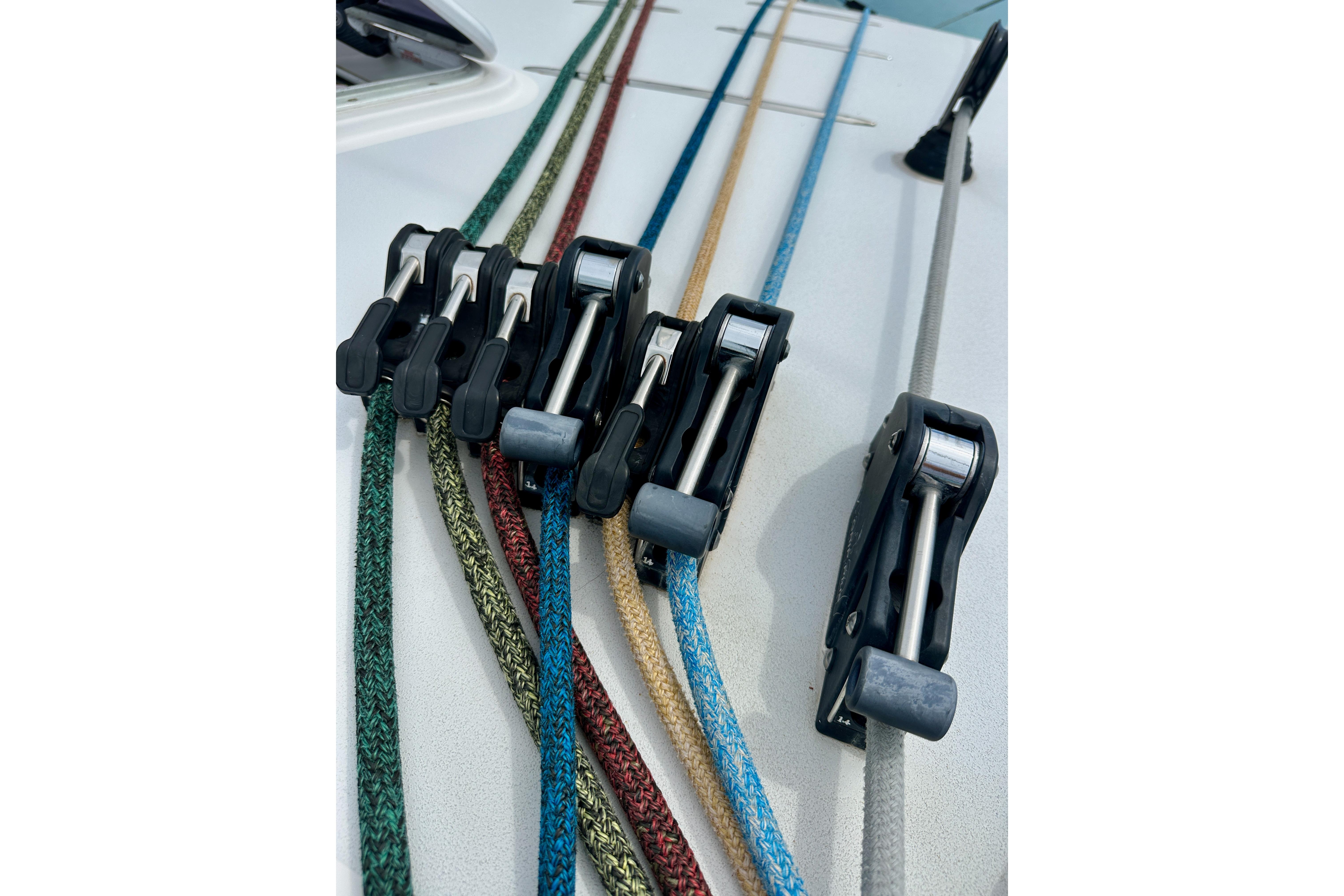 OUTREMER 51 CATAMARAN 2023 ropes and lines