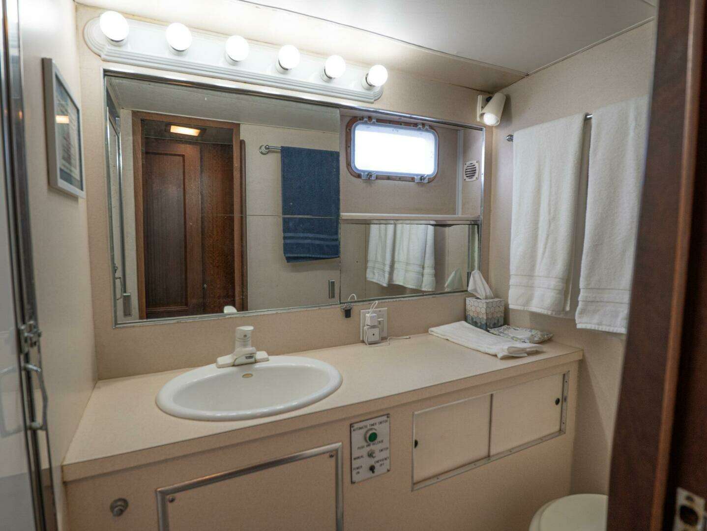 1975 Hatteras 58 Yacht Fisherman - Image 24
