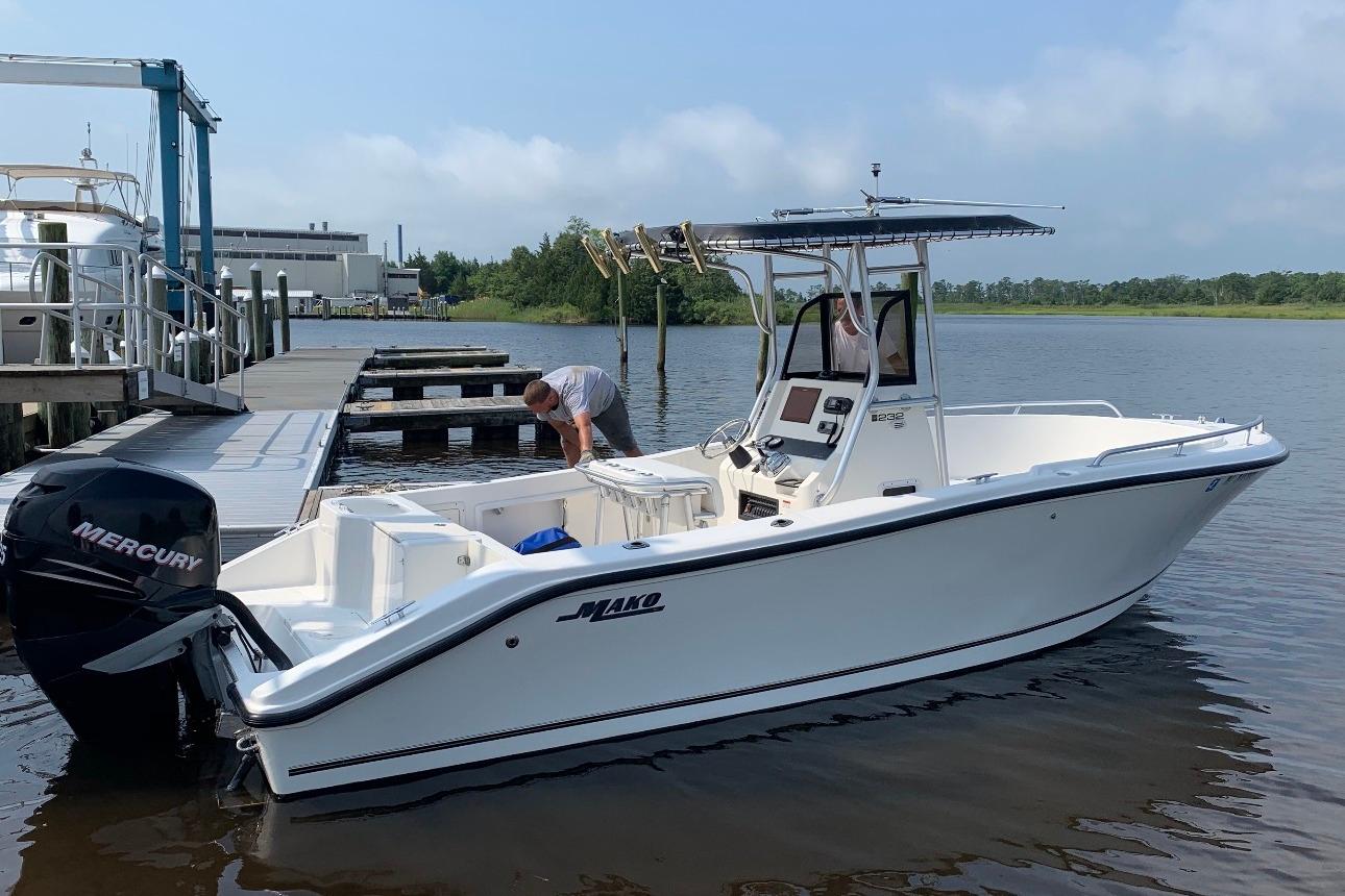 2005 Mako 232 Center Console