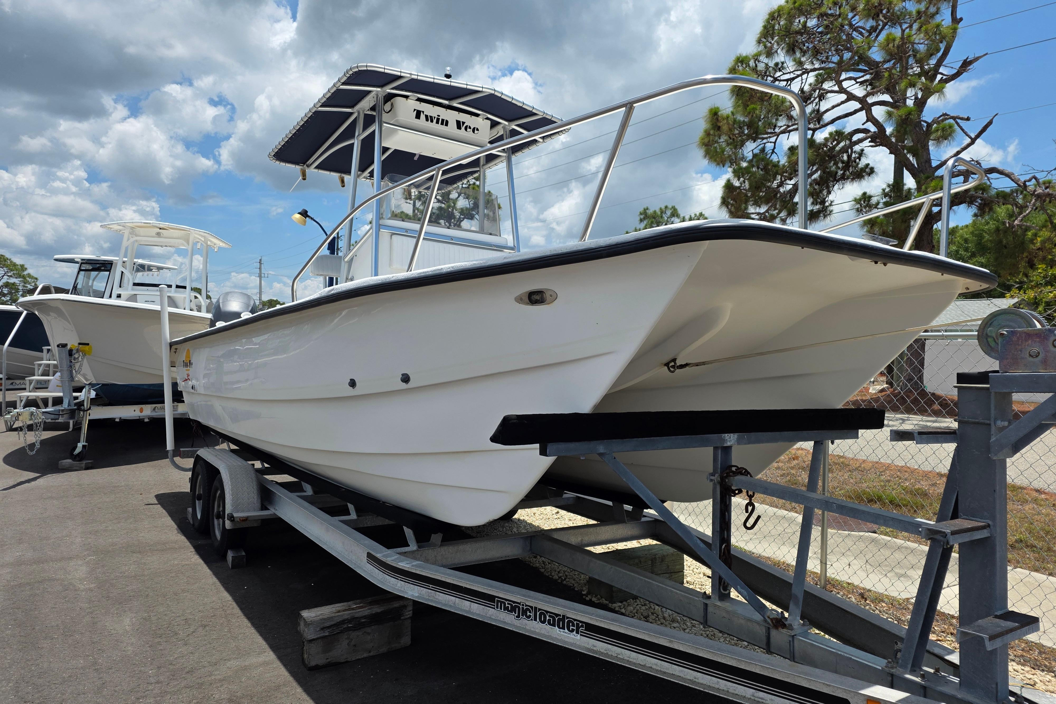 1999 Twin Vee Awesome 22