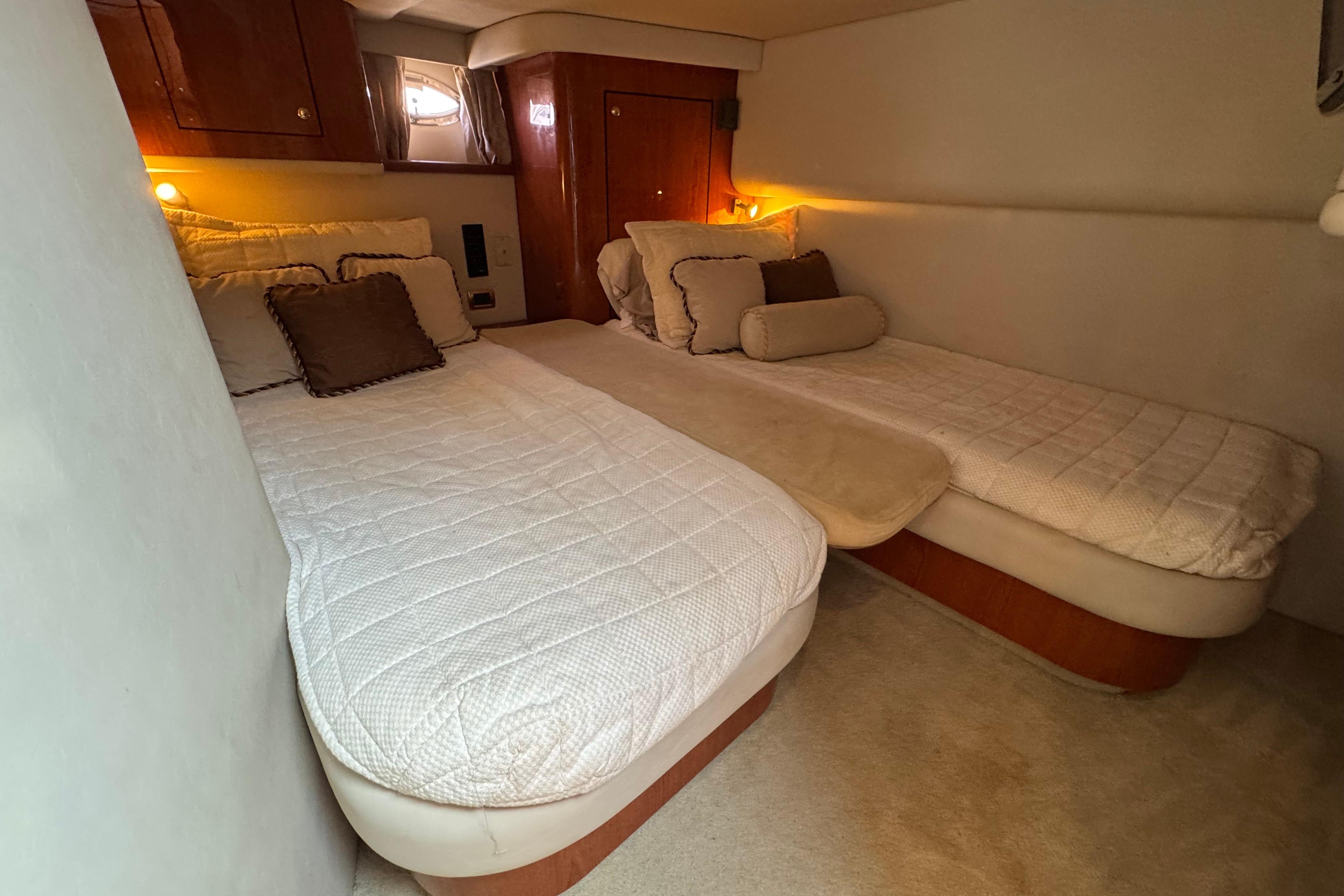 Luxurious cabin interior of 2001 Sea Ray 510 Sundancer with twin beds and elegant decor.
