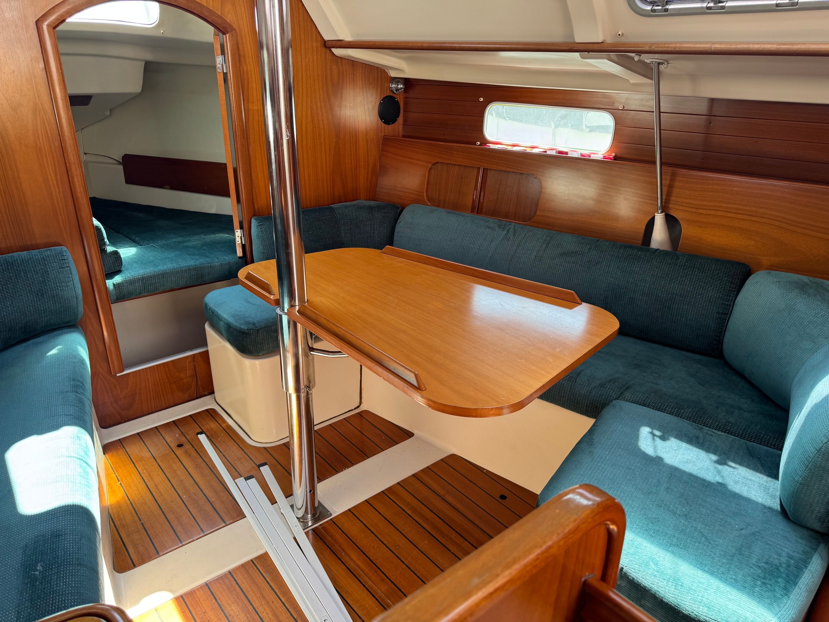 2000 Beneteau Oceanis 321 - 21