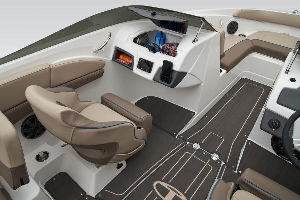 2025 Tahoe 210 S - 32