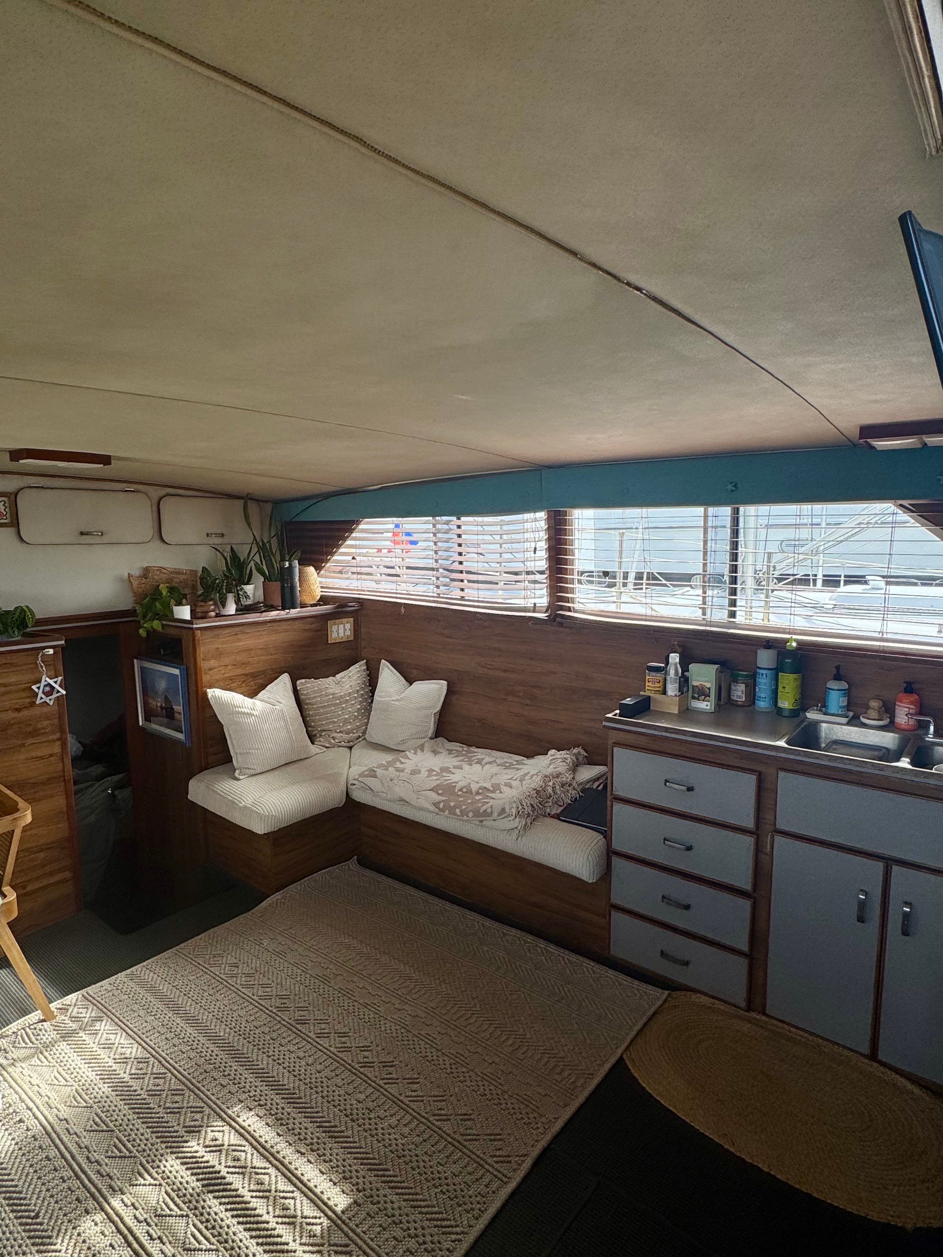 1982 Chris-Craft 381 Catalina - 3