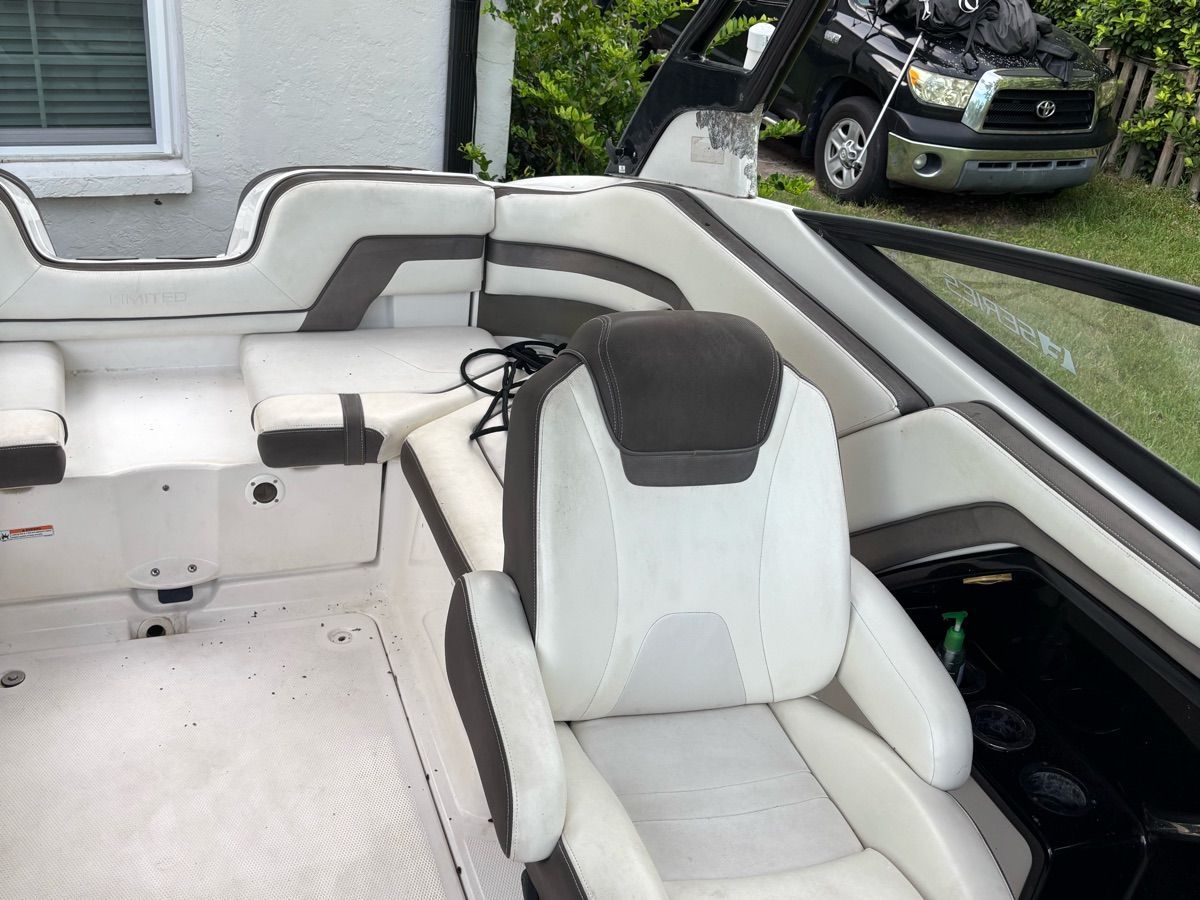 2016 Yamaha Boats 242 - 9