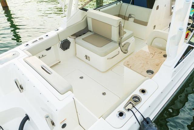 2026 Boston Whaler 240 Vantage - 11