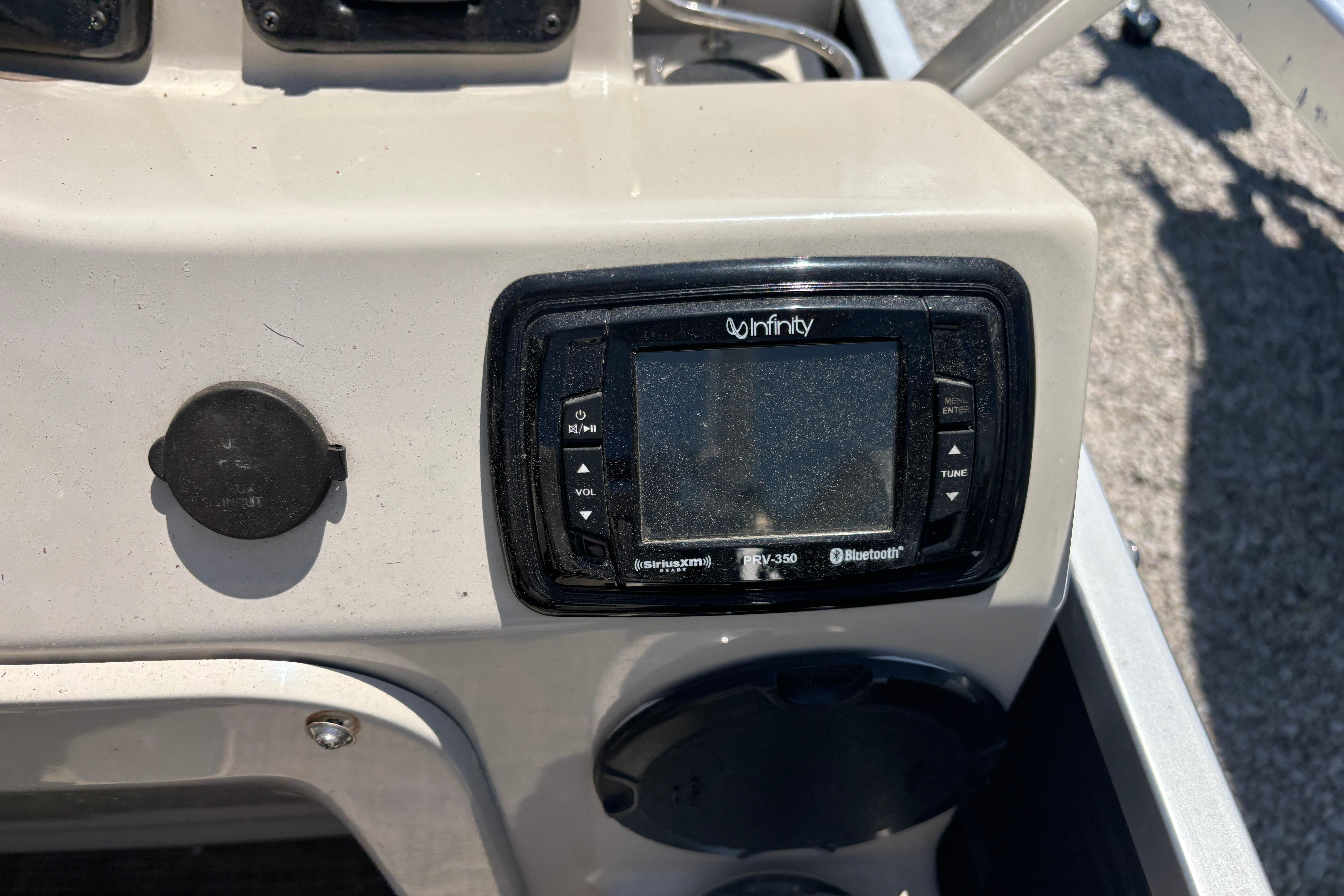 Control panel of a 2017 Qwest LS 822 Bar boat featuring an Infinity PRV-350 stereo system.