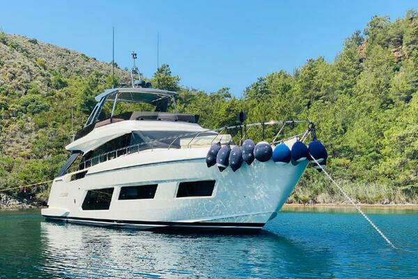 2020 Ferretti Yachts 670