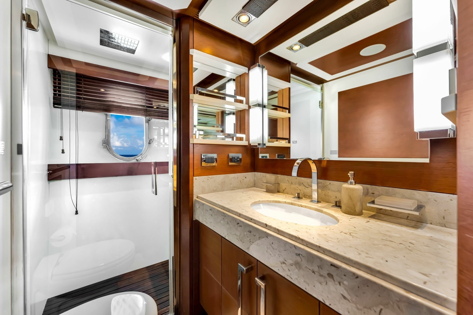 2005 Azimut 105 - Image 131