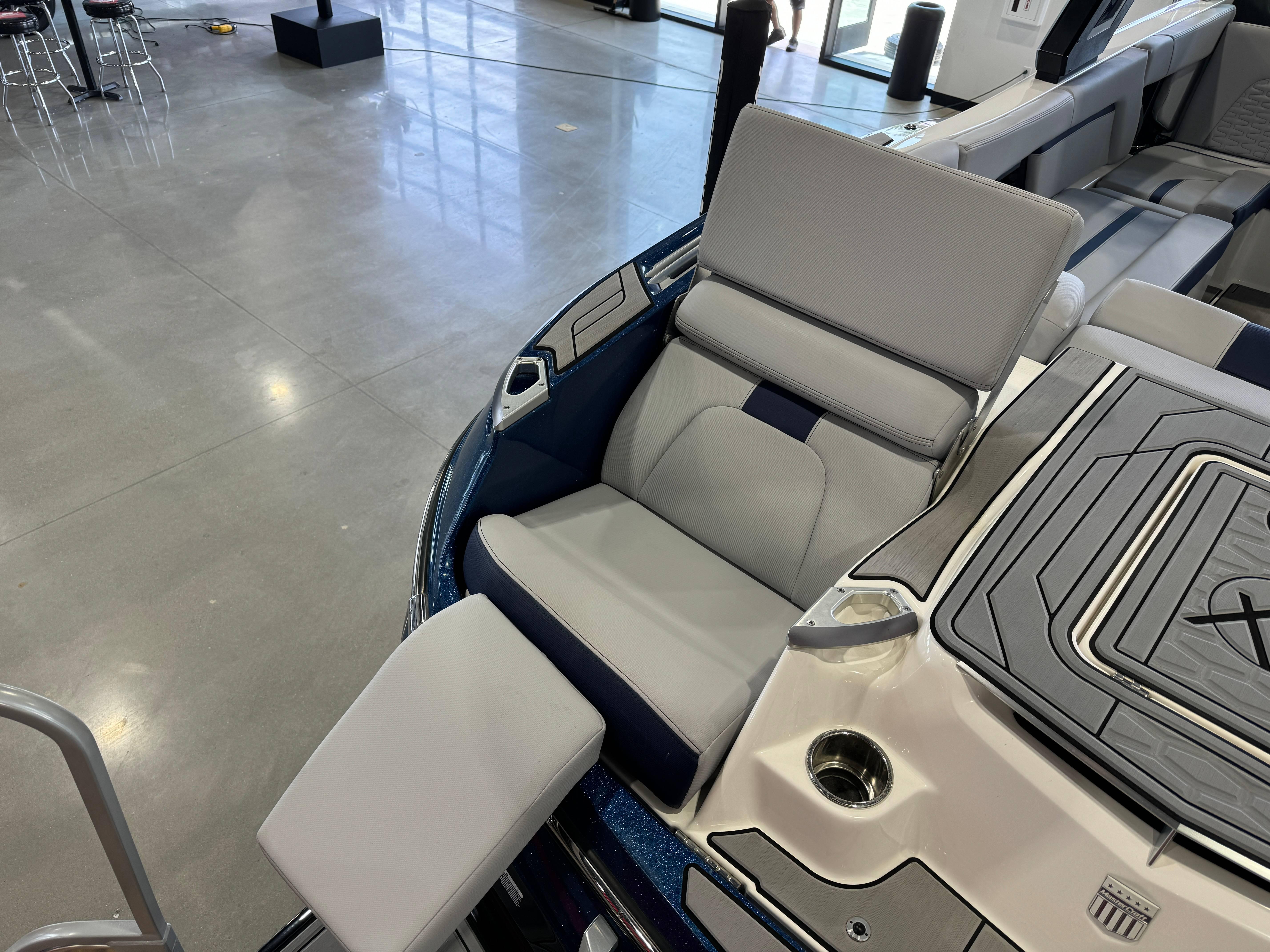 2022 MasterCraft X24 - 14