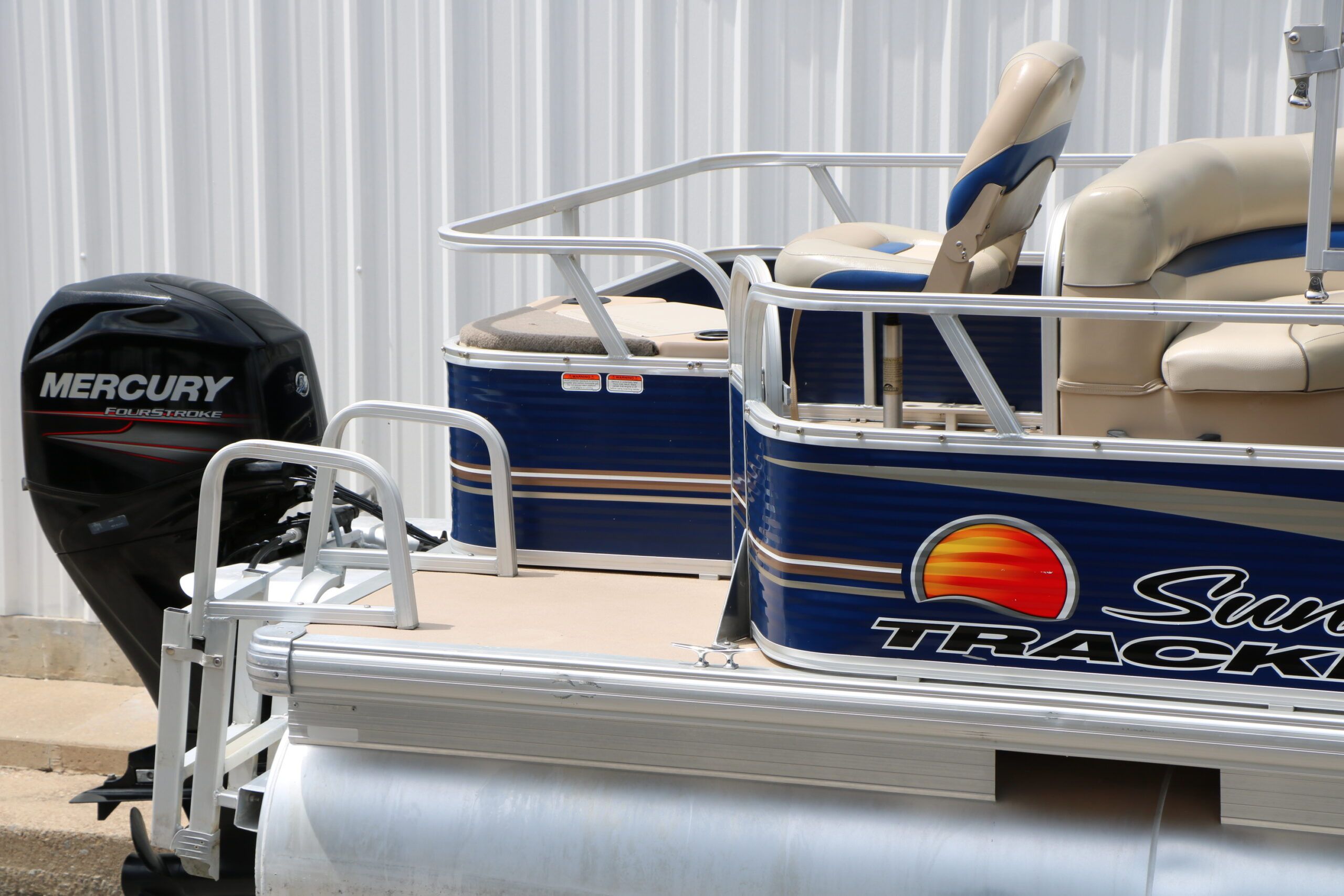 2013 Sun Tracker Fishing Barge 20 DLX - 12