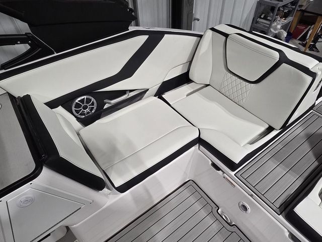 2026 Yamaha Boats 252S - 11
