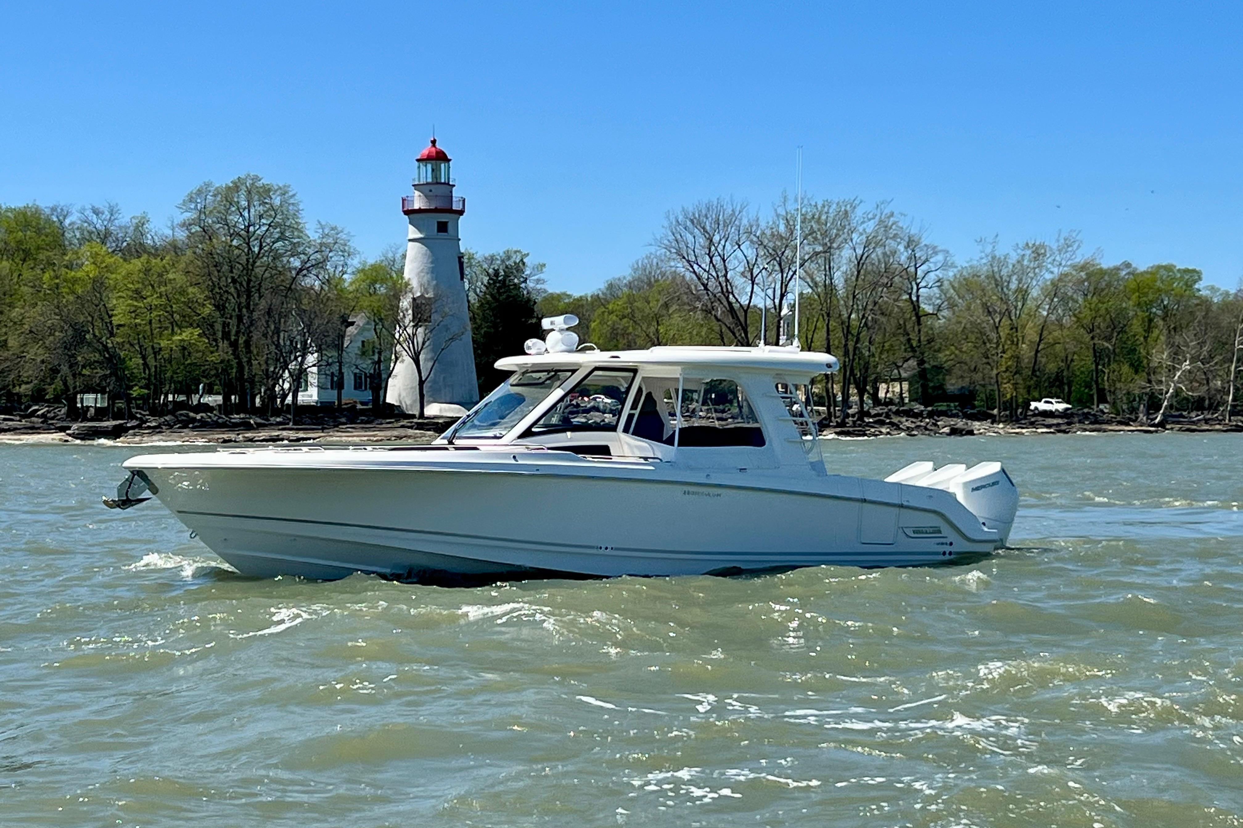 2026 Boston Whaler 350 Realm