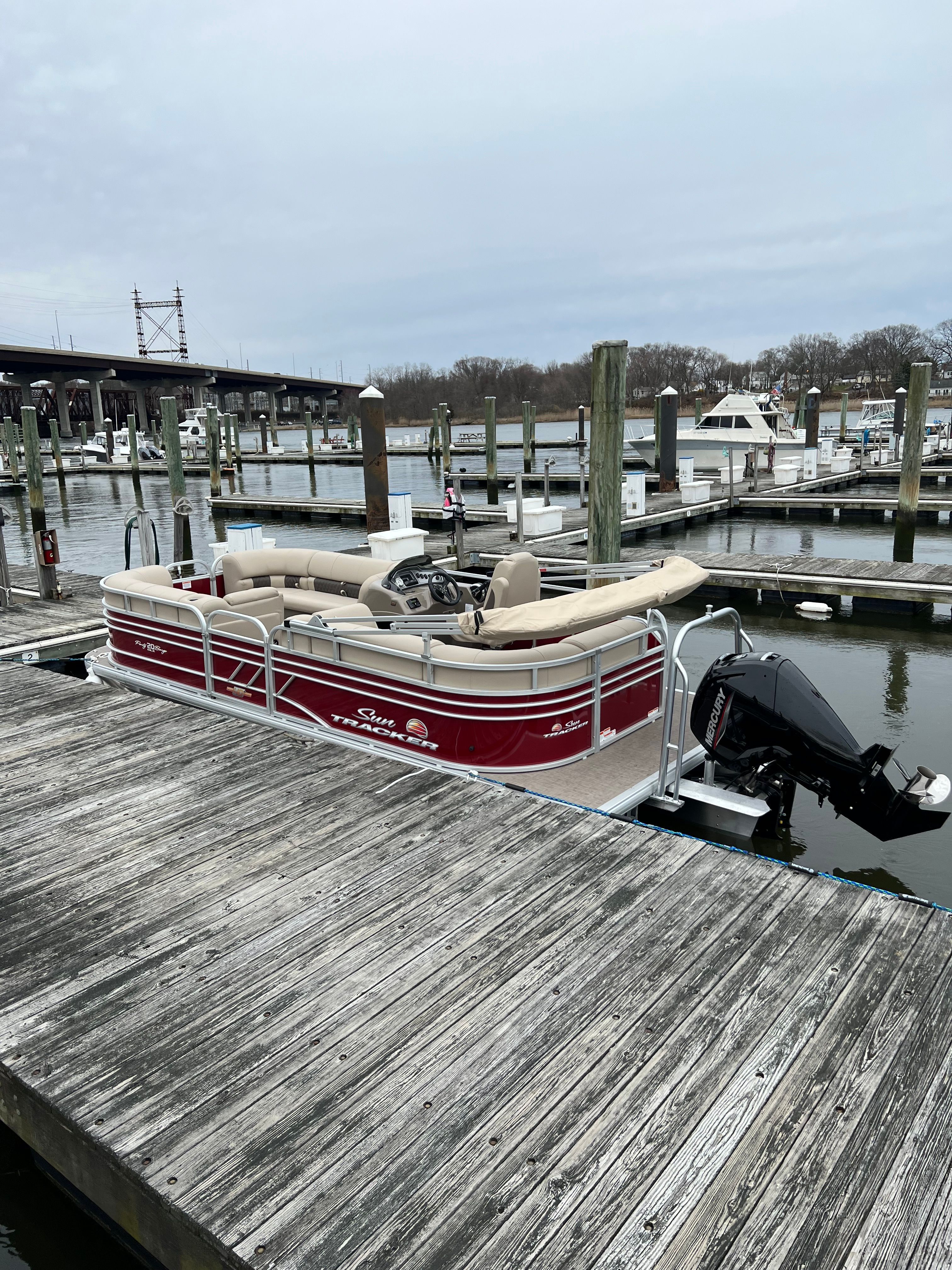 2023 Sun Tracker Party Barge 20 DLX - 5