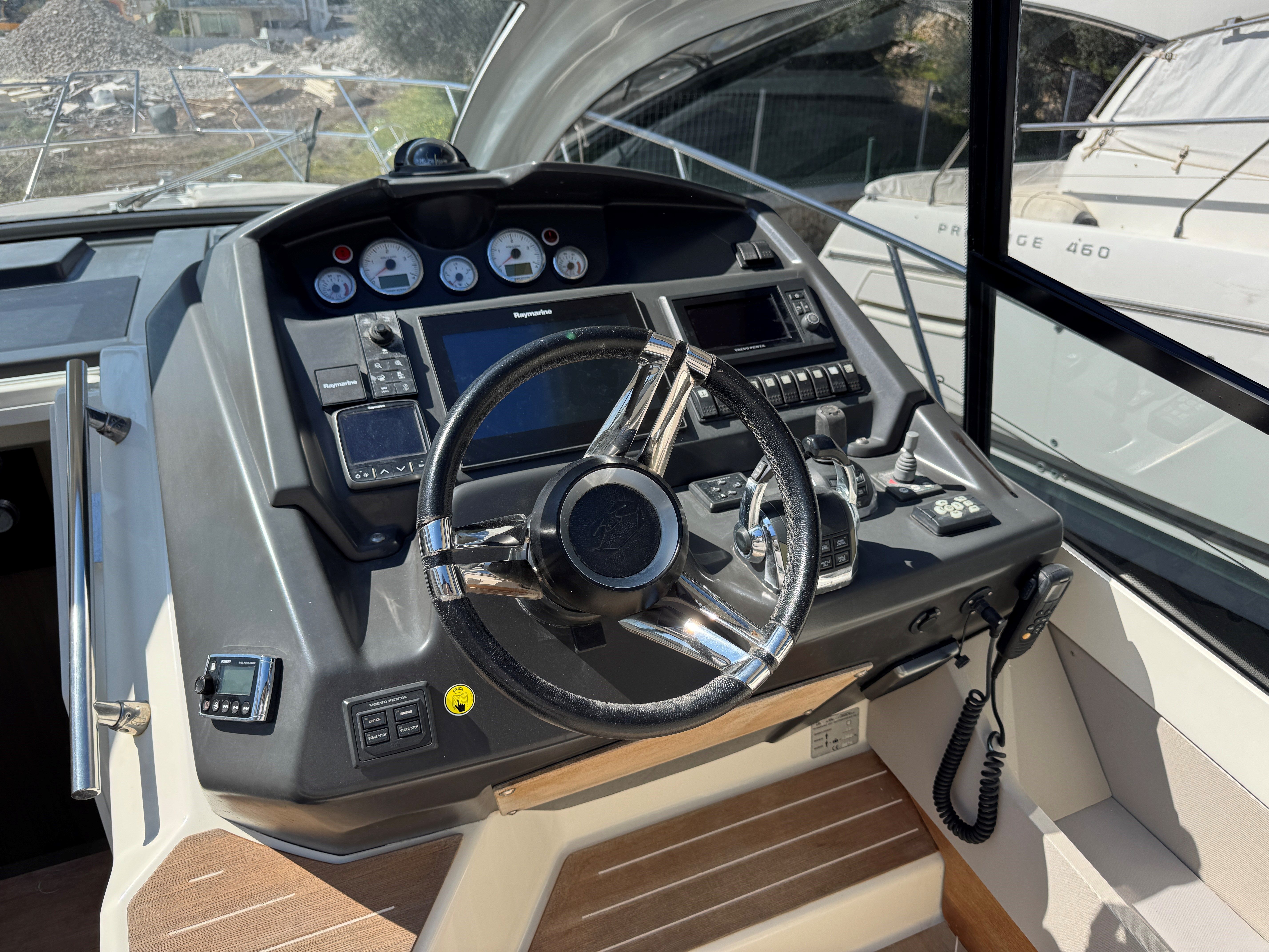 Cranchi M44 - helm