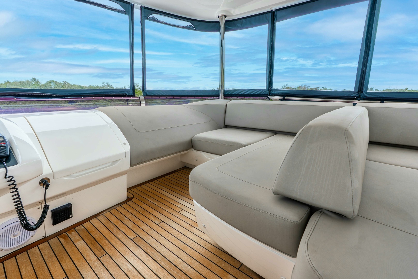 2018 Princess Yachts — - Image 26