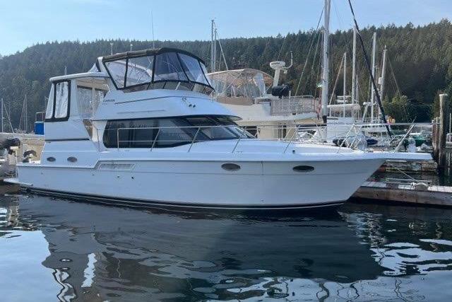 1999 Carver 404 Cockpit Motor Yacht