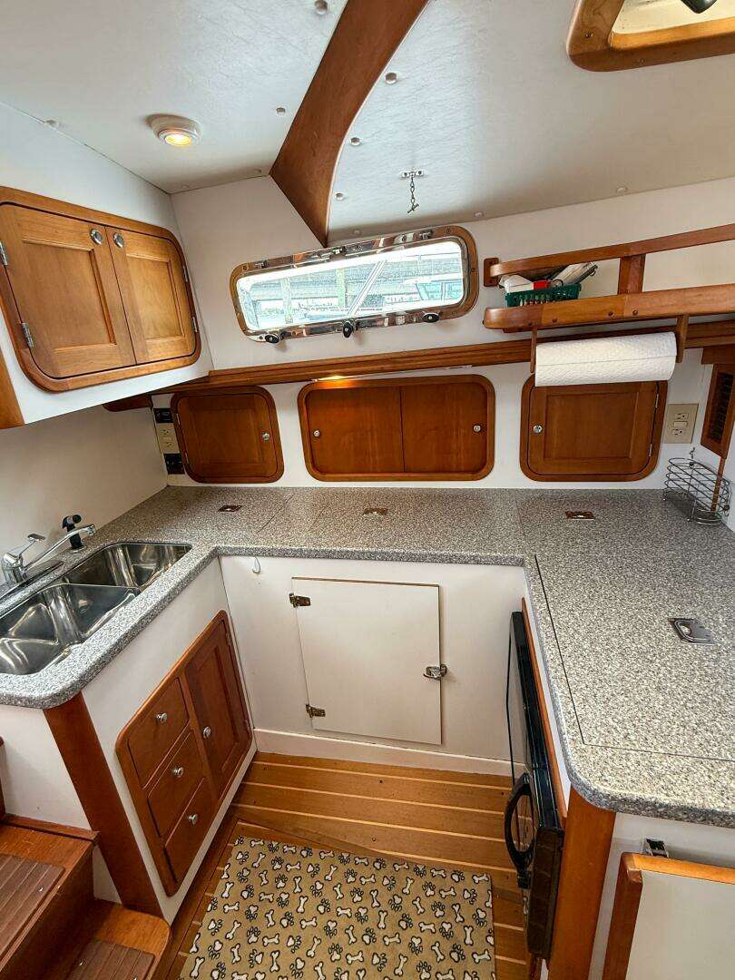 2002 Legacy 34 Express Twin Jet - Image 27