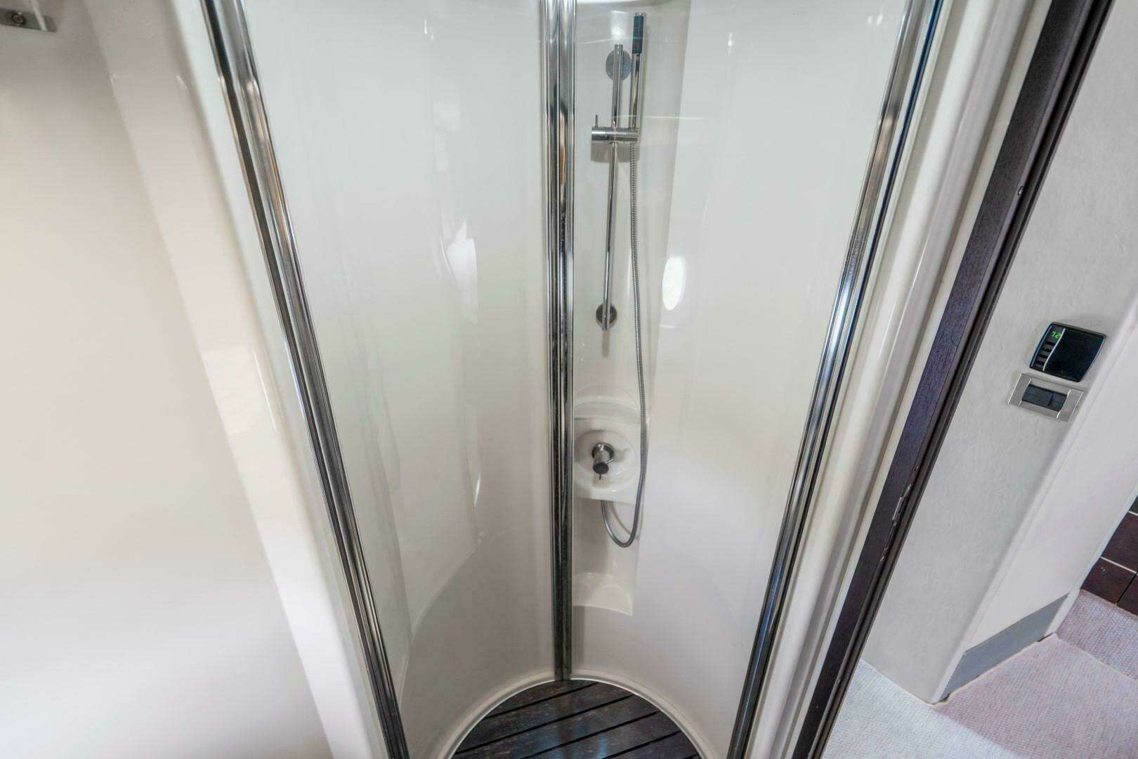 2007 Azimut 68S - Image 48