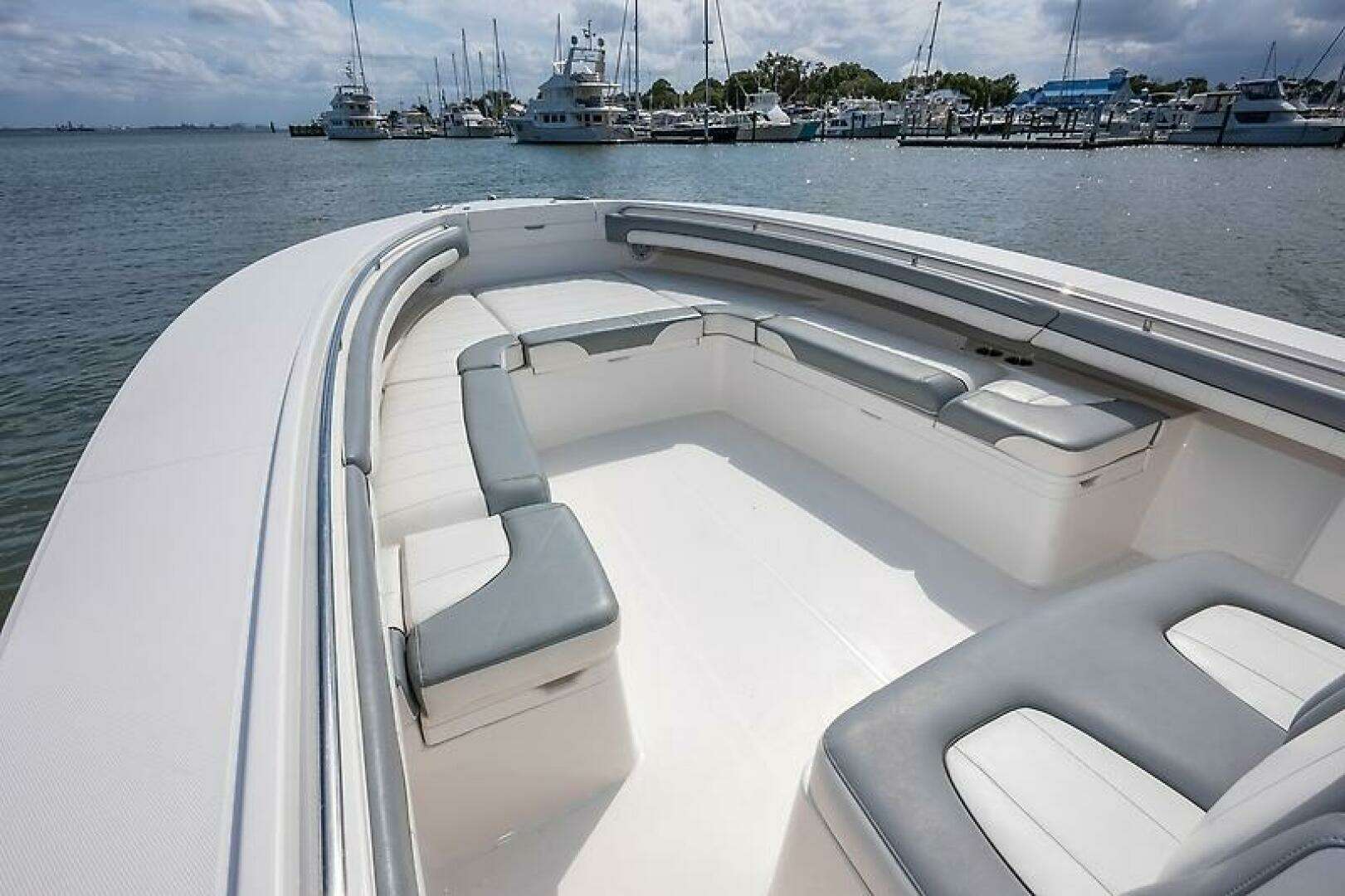 2018 Regulator 34 FS - Image 20