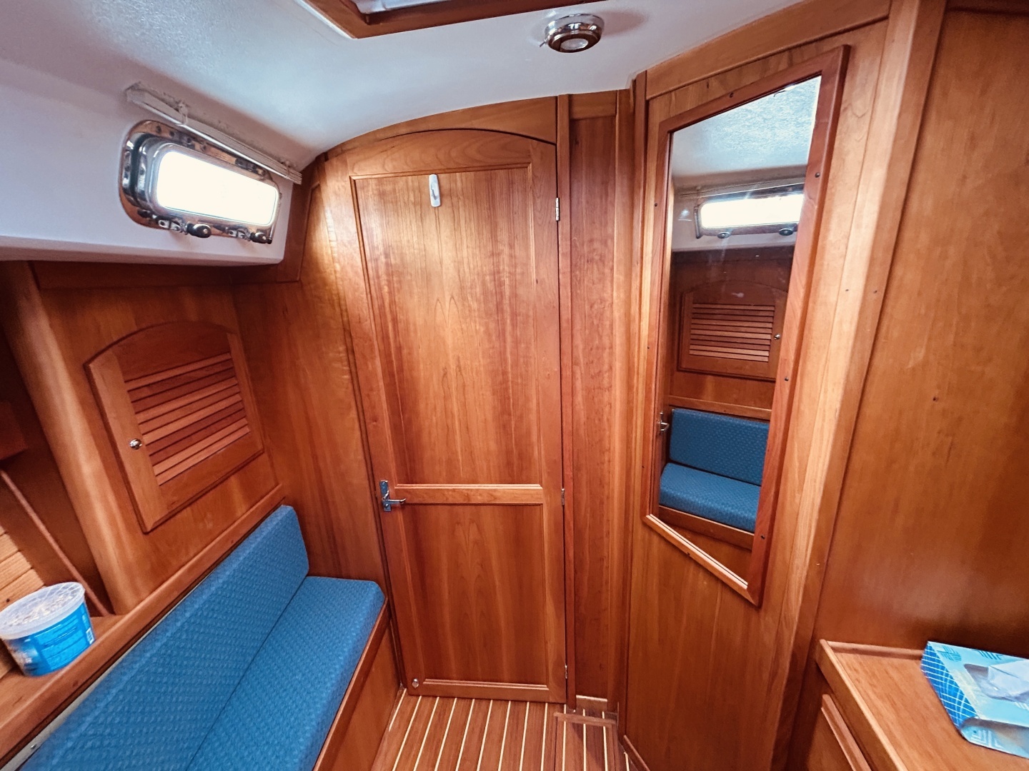 2004 Sabre 426 - Image 31