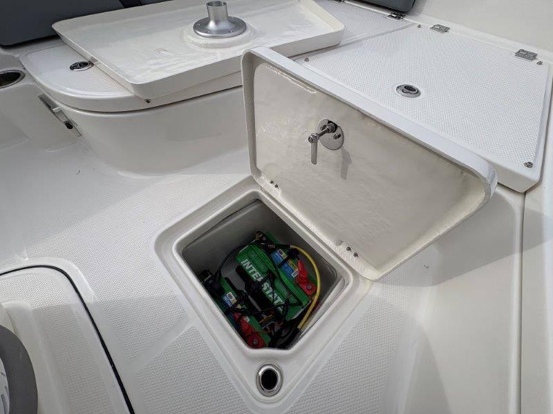 2025 Robalo 226 Cayman - 51