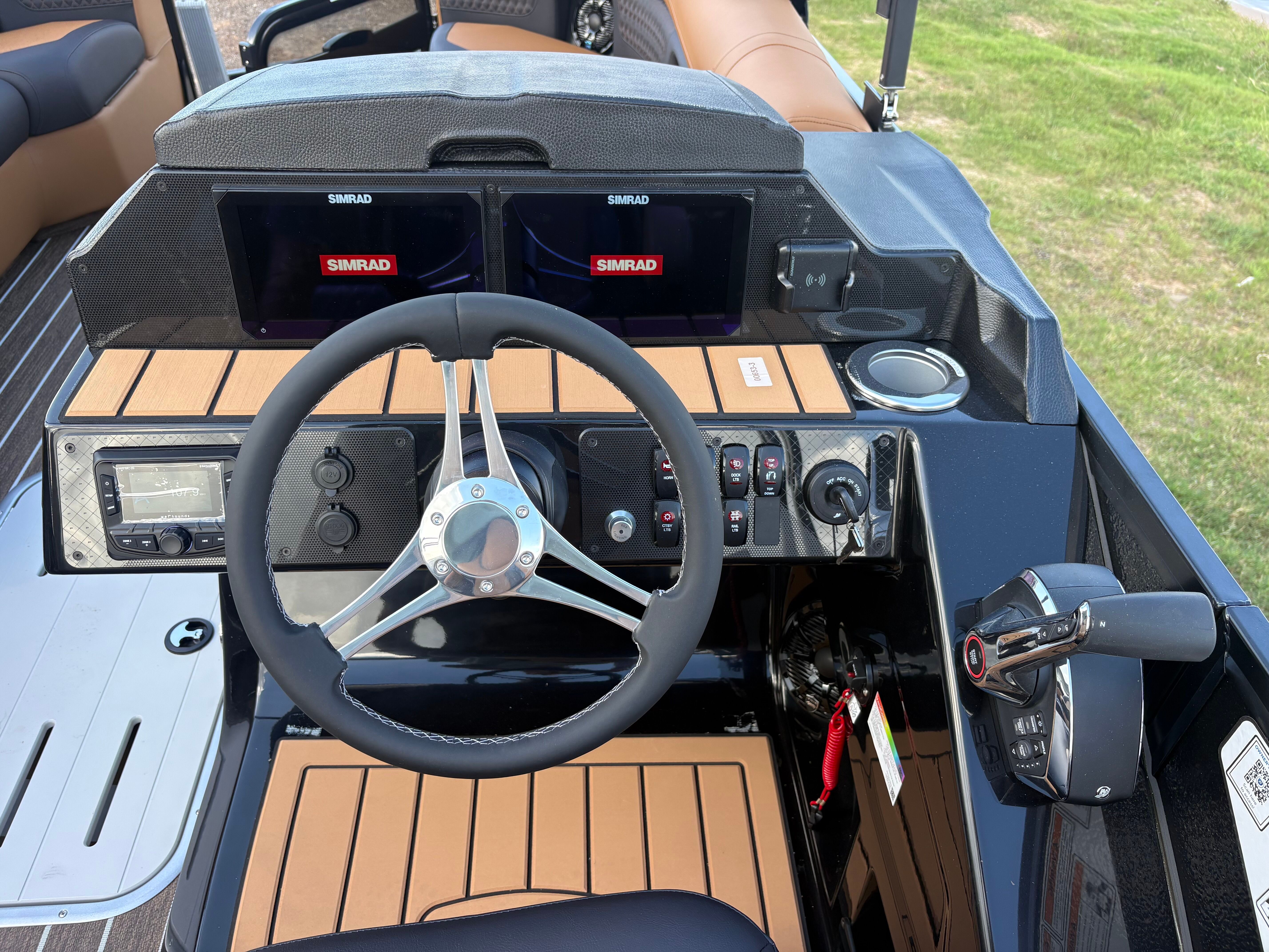 2027 PREMIER 230 SOLARIS RF CL - Image 15
