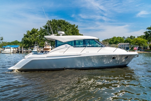 2023 Tiara Yachts 39 Coupe