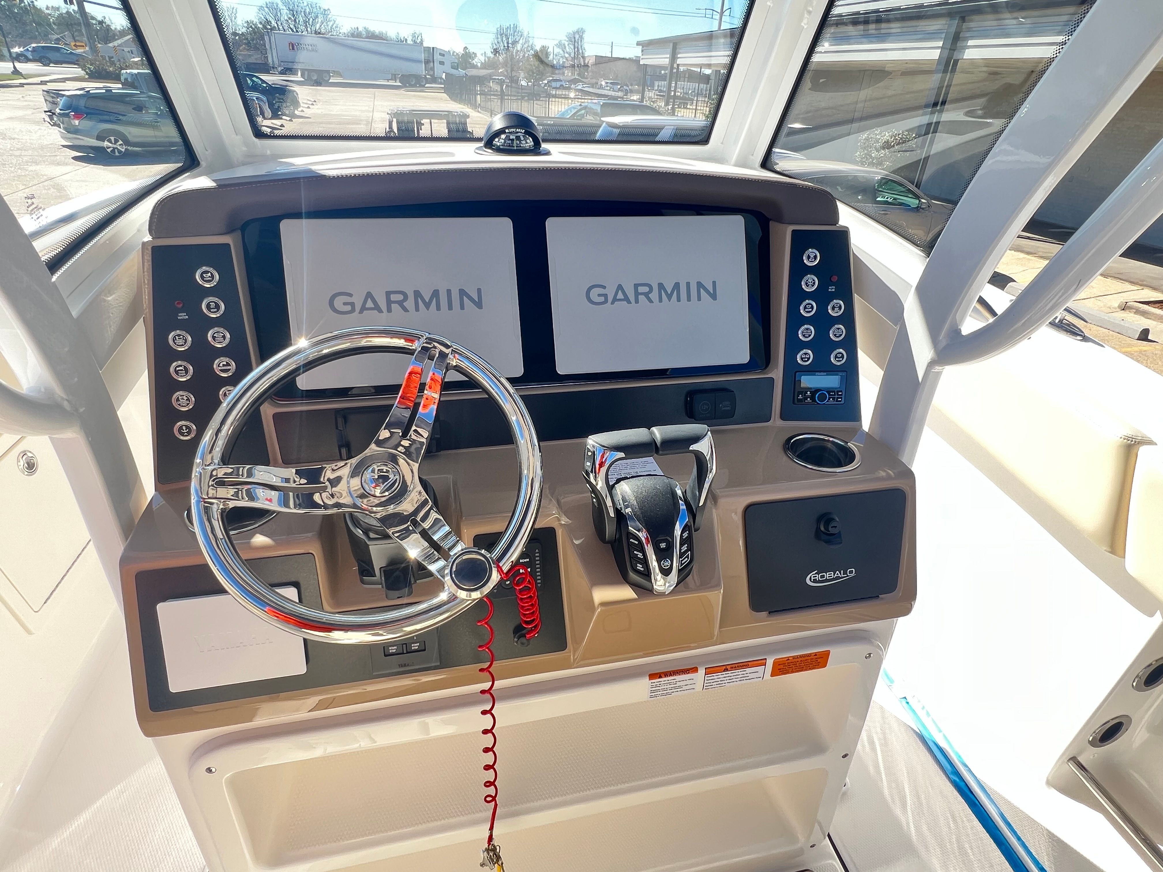 2026 Robalo R270 Center Console - 17