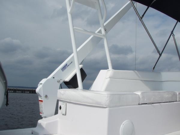 Great Harbour N40 boat deck with seating, 2025 model, under cloudy sky.