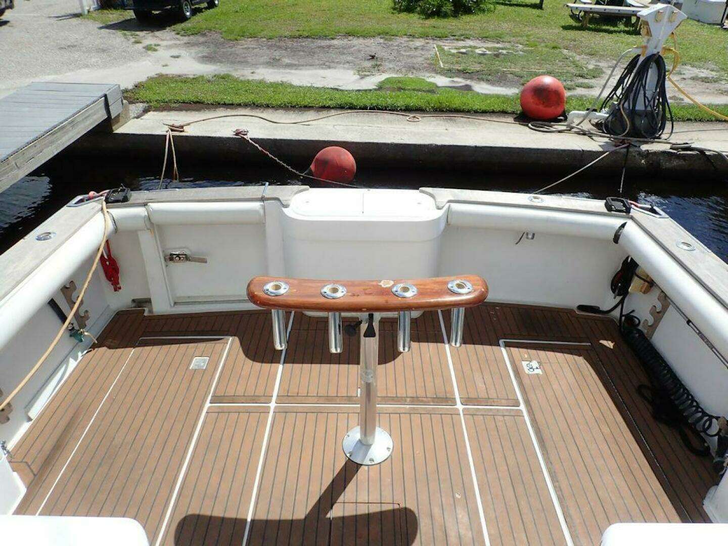 2000 Cabo 35 Express - Image 27