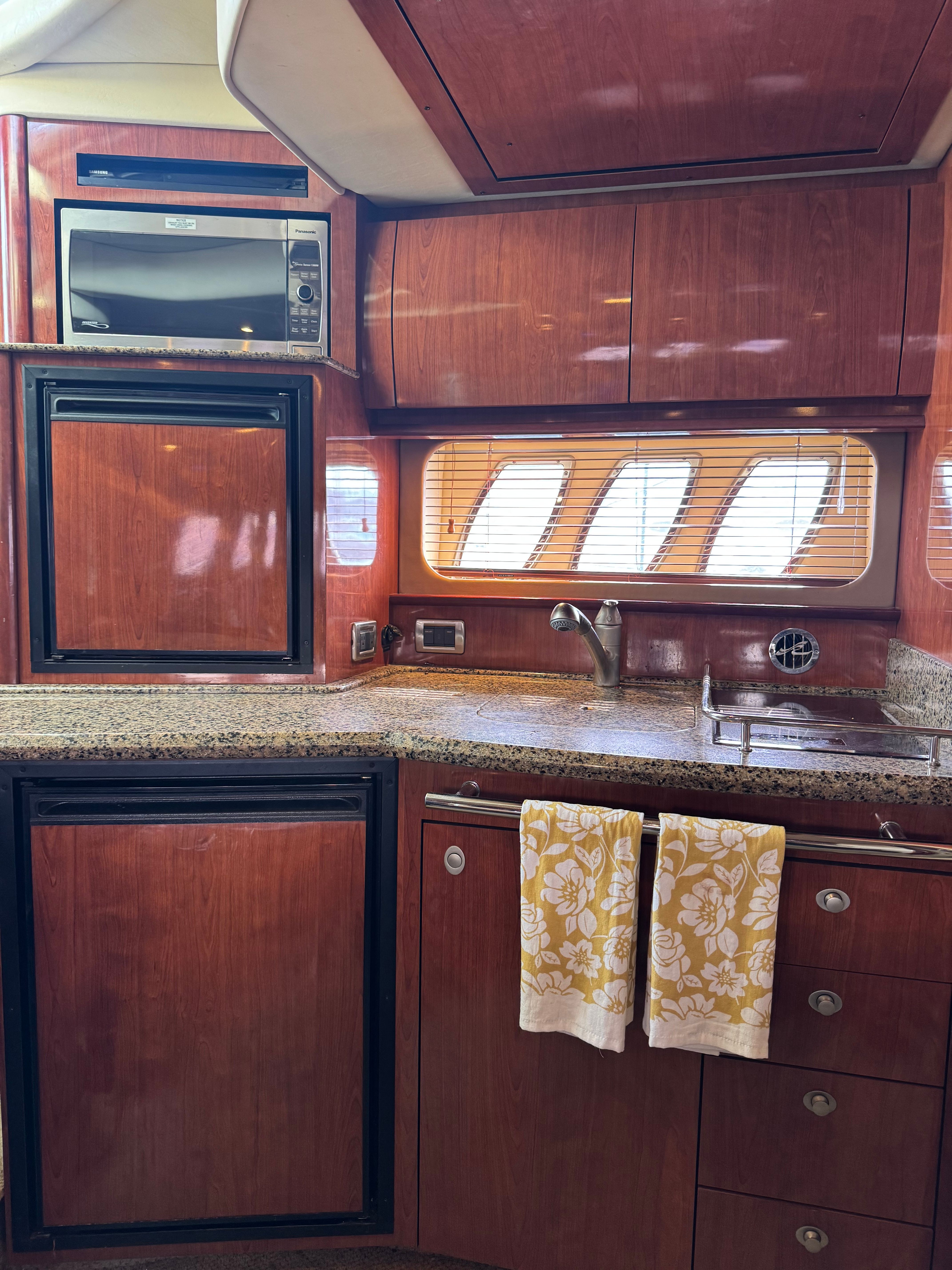 2006 Sea Ray 38 Sundancer - 7