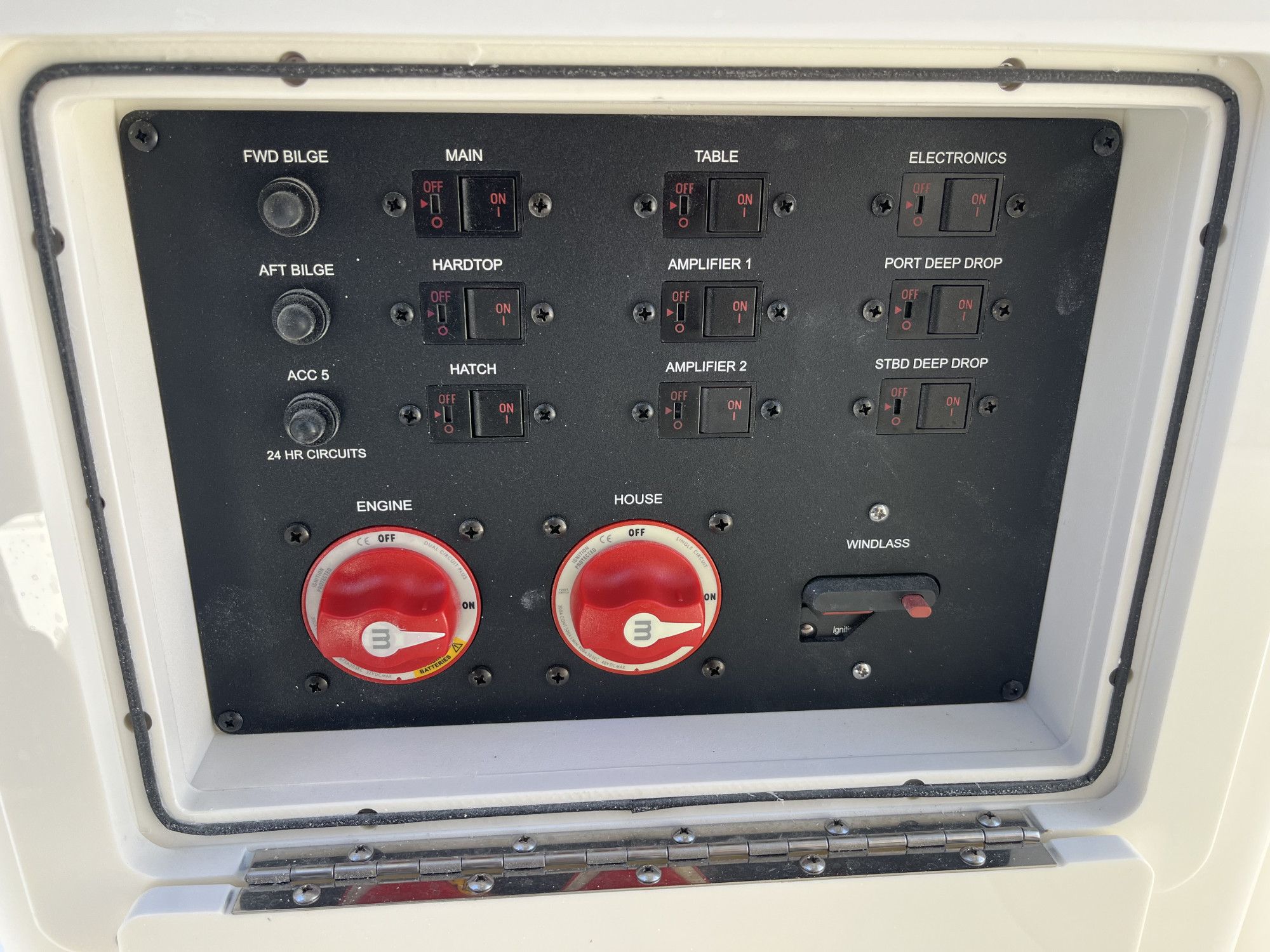 2026 Cobia 285 Open Center Console - 27