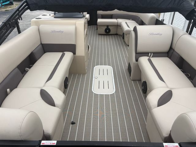 2026 Bentley Pontoons Legacy Cruise 223 - 8