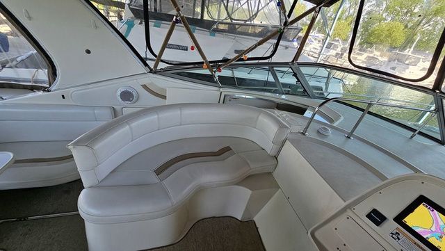 1996 Cruisers Yachts 3570 Esprit - 10