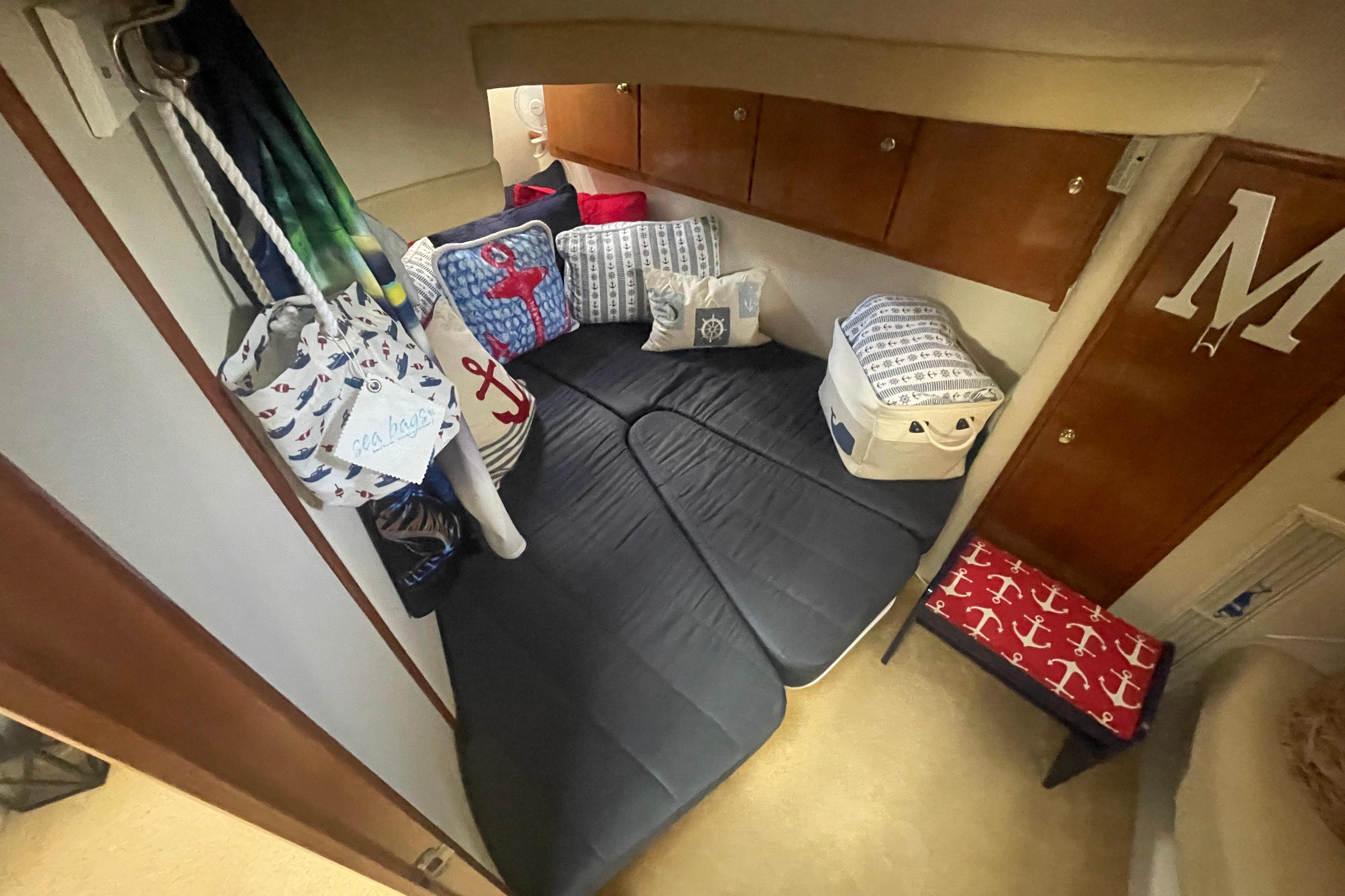 Cozy cabin interior of 2002 Carver 410 Sport Sedan with nautical-themed decor.