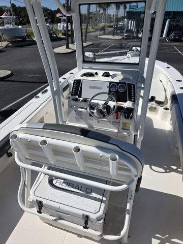 2023 Robalo 246 Cayman - 11