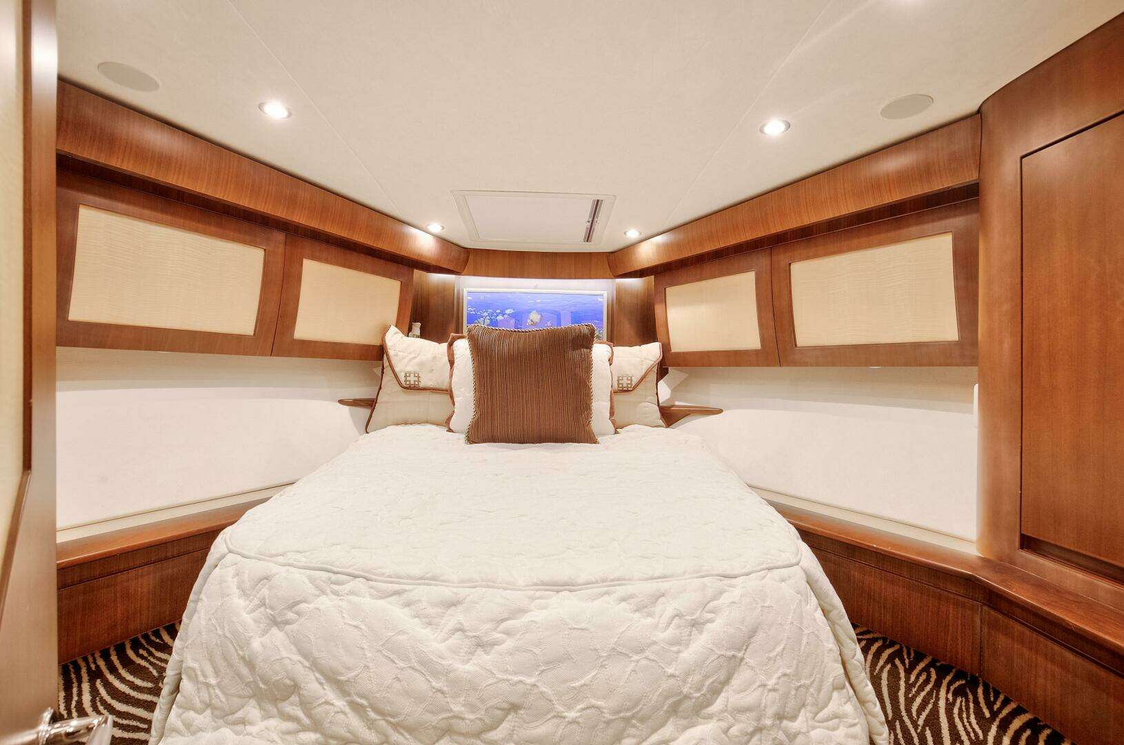 2015 Ocean Yachts 64 Convertible - Image 13