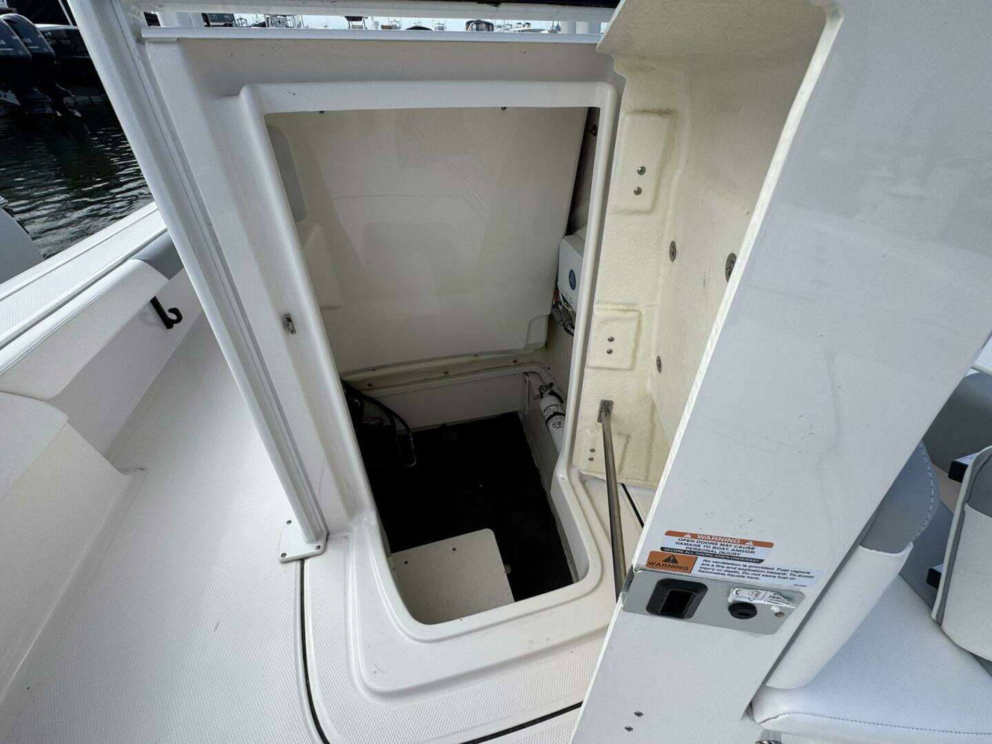 2021 Robalo 246 Cayman - Image 17