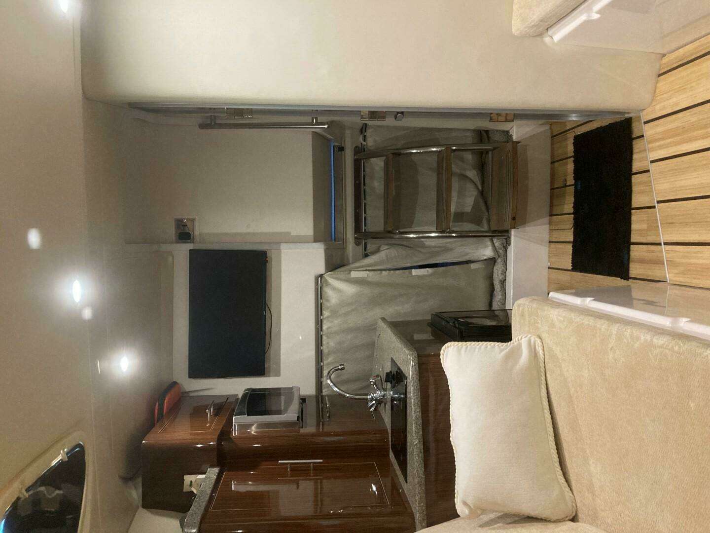 2015 Regal 28 Express - Image 32
