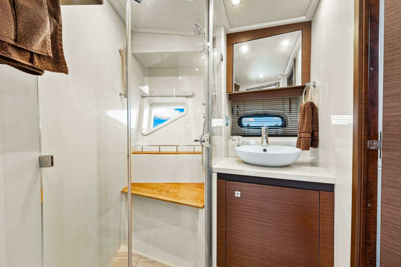 2016 Sea Ray 510 Sundancer - Image 27
