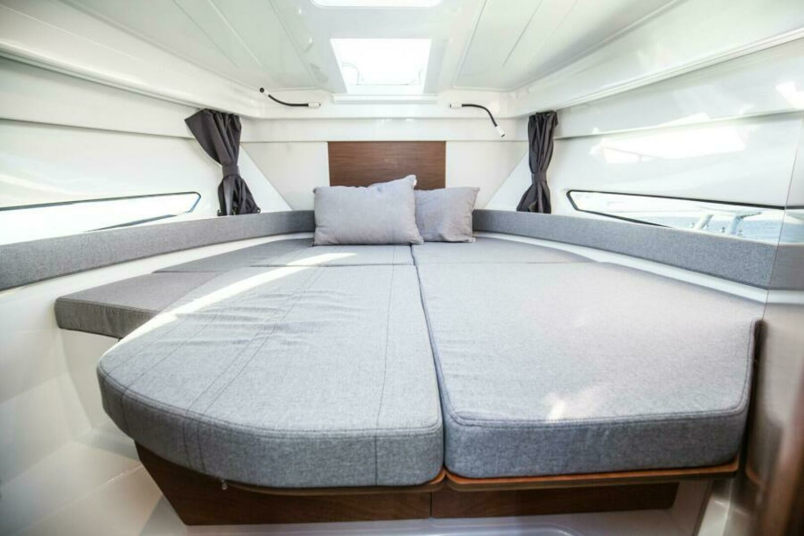 2025 Beneteau Antares 9 - Image 12