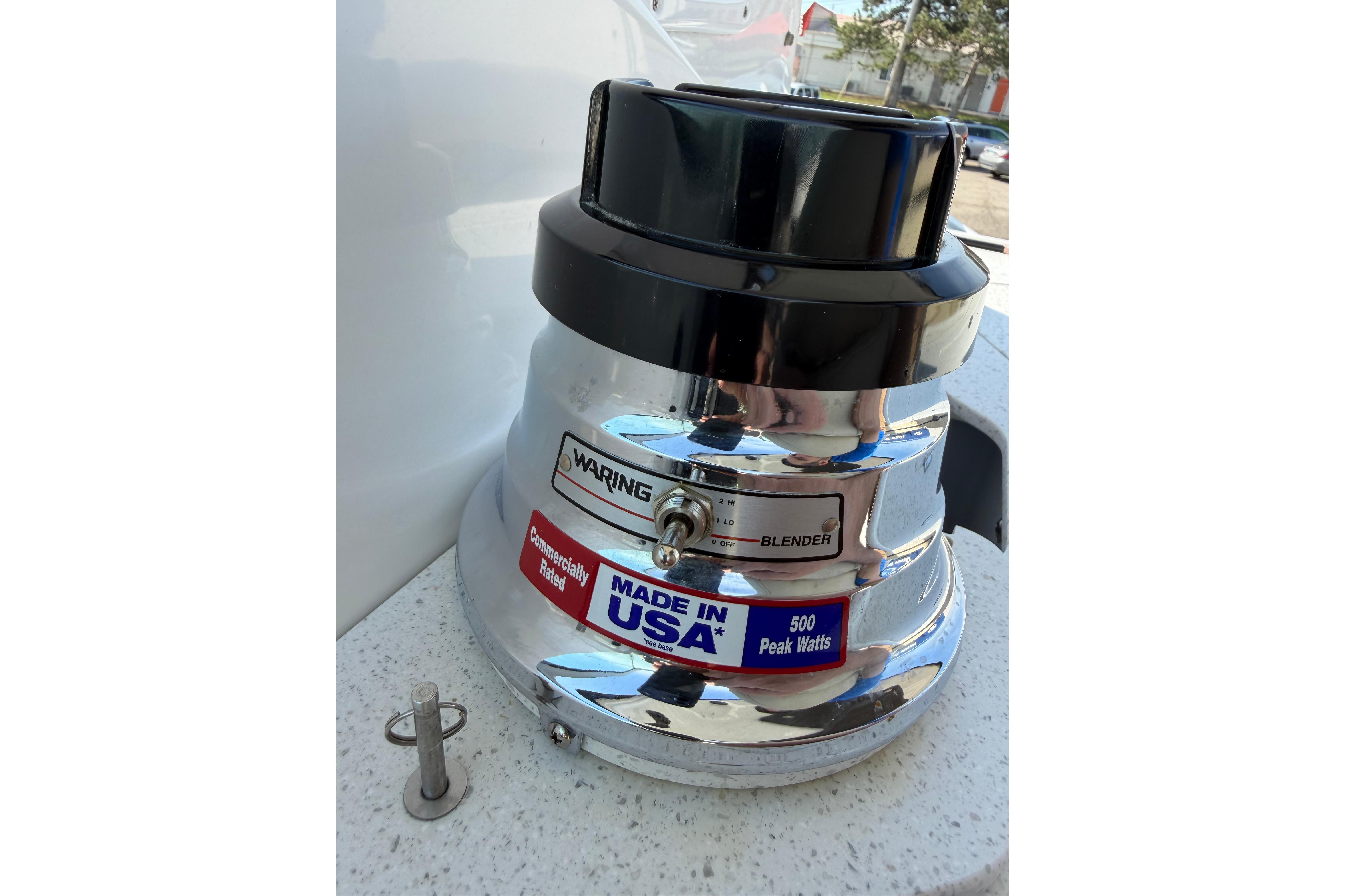 Commercial Waring blender on 2019 Rinker EX 320 boat, 500 peak watts, Made in USA.