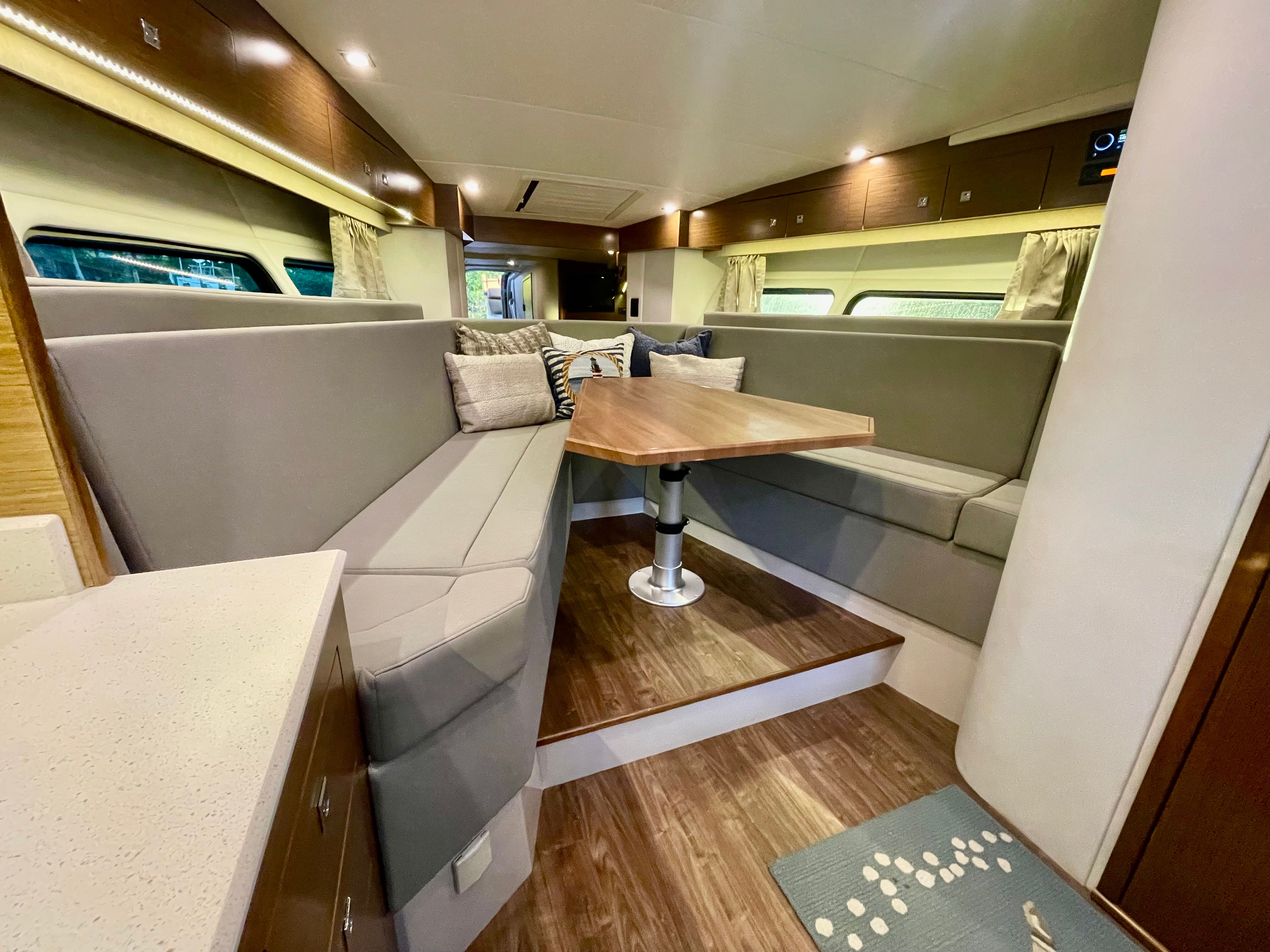 2016 Cruisers Yachts 390 Express Coupe - 25