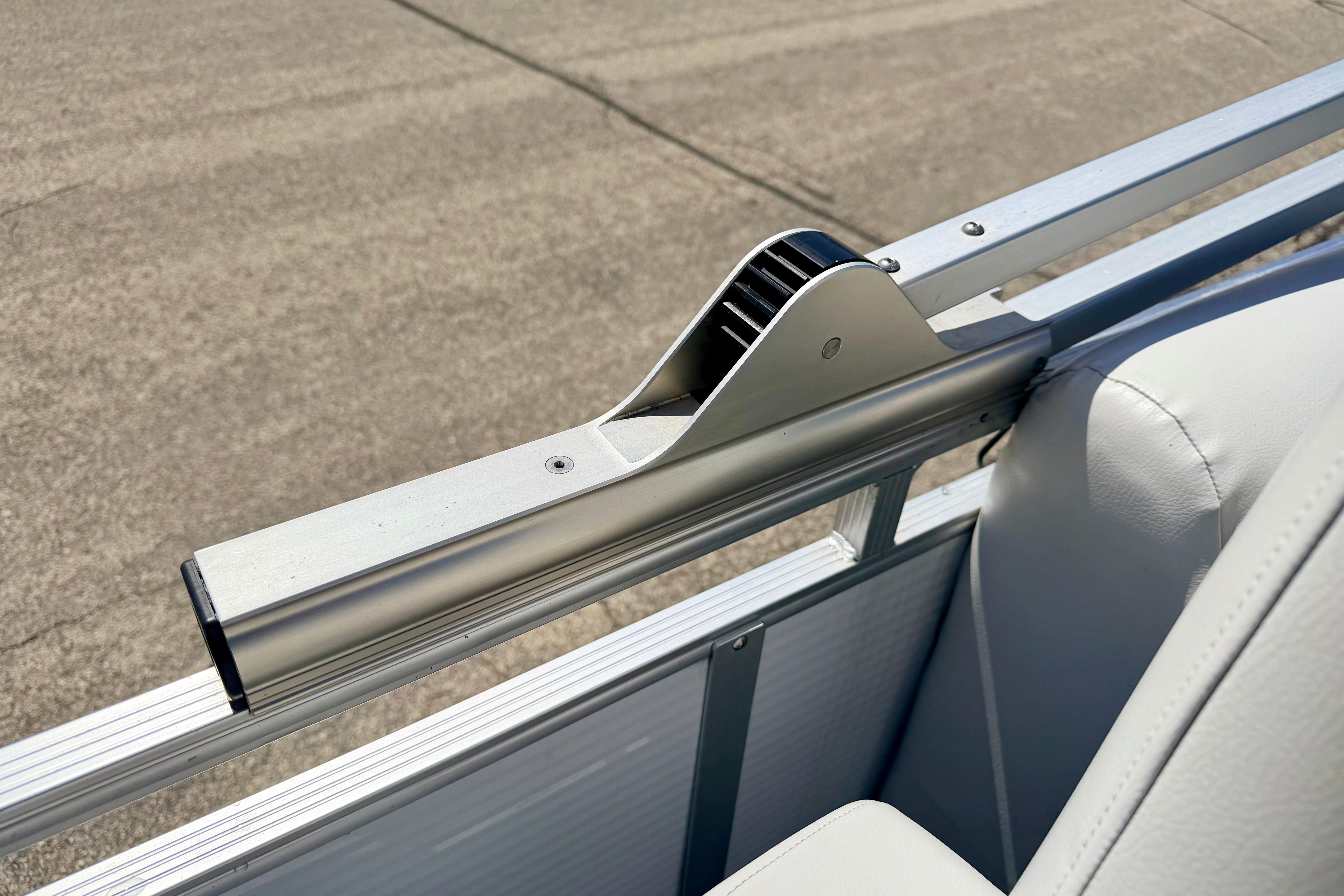 2019 Crestliner 240 Rally DX CW boat railing and seat detail.