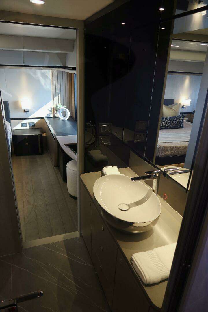 2026 Absolute 58 Navetta - Image 30