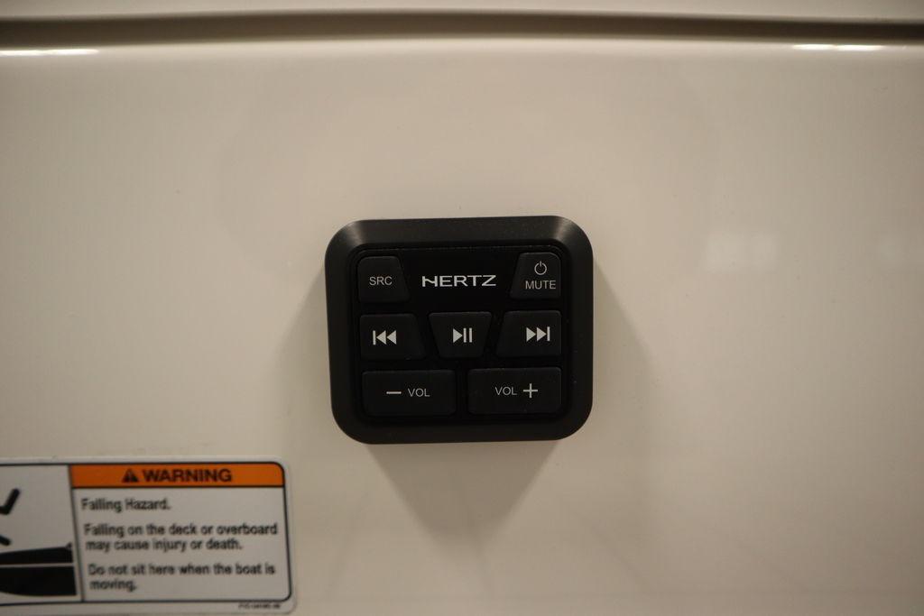 Control panel on 2026 Yamaha Boats 195S with warning label.