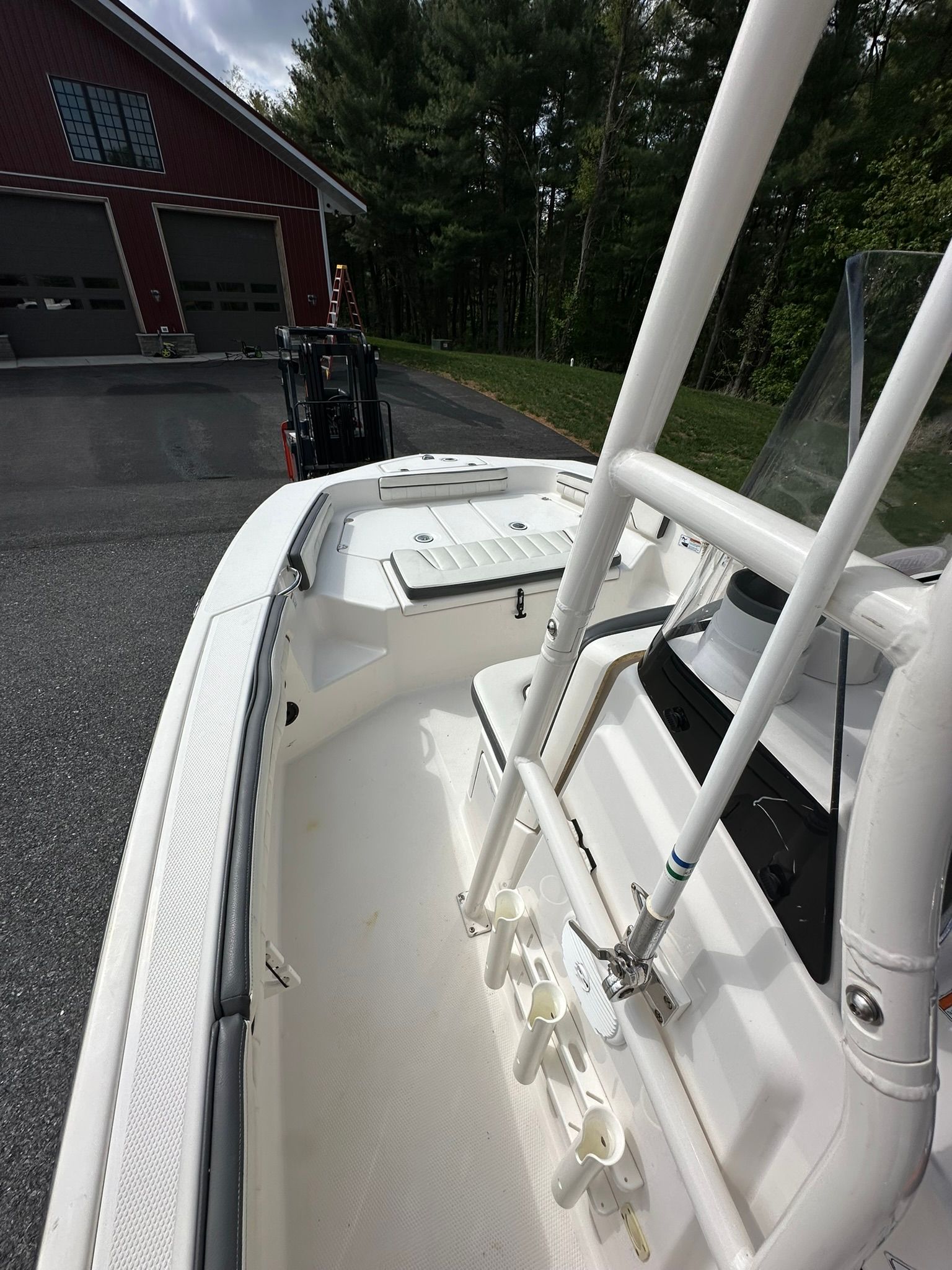 Yamaha 190 FSH Sport 2017 boat parked in a driveway.
