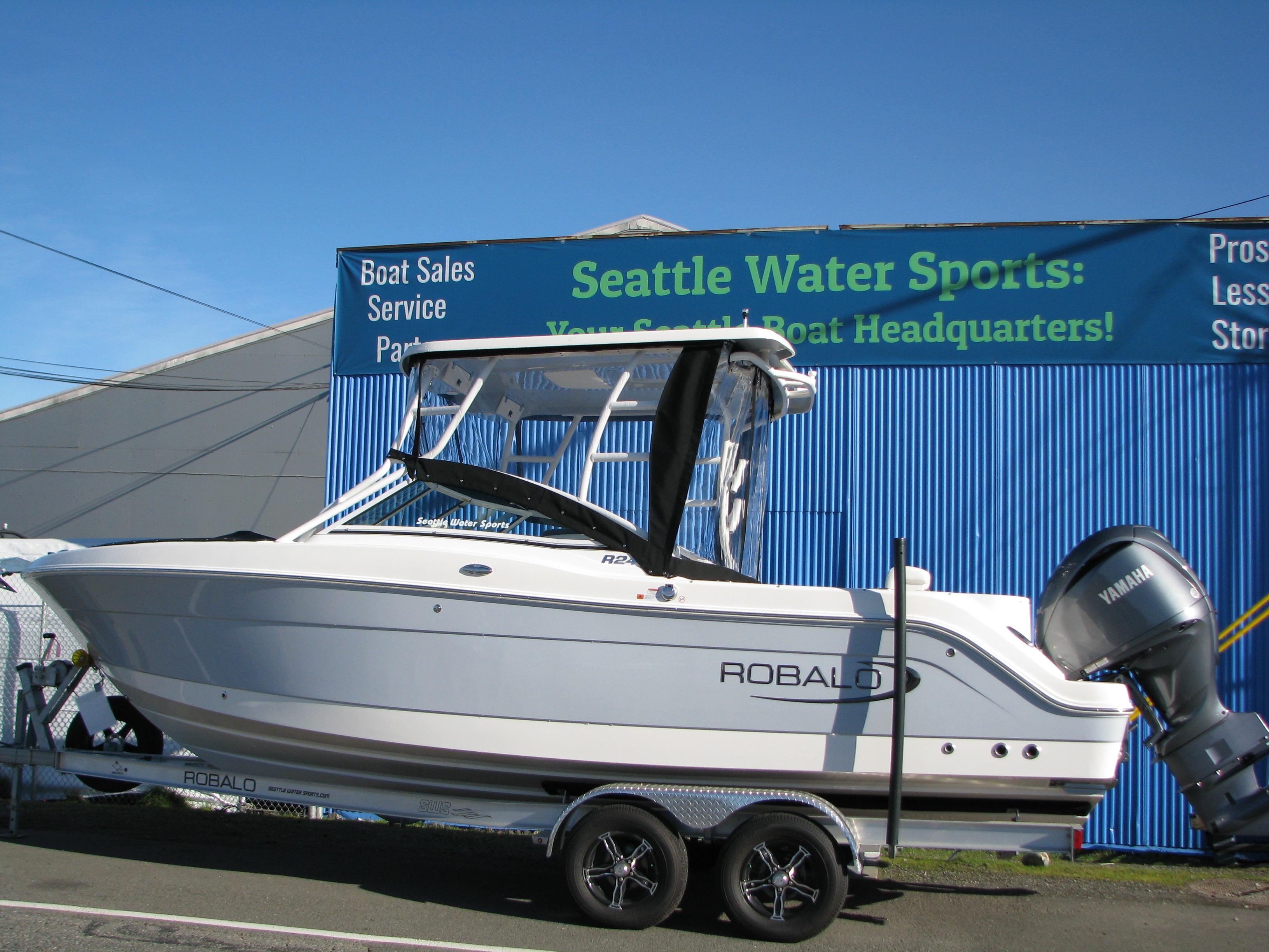 2023 Robalo R247 Dual Console boat at Seattle Water Sports dealership.