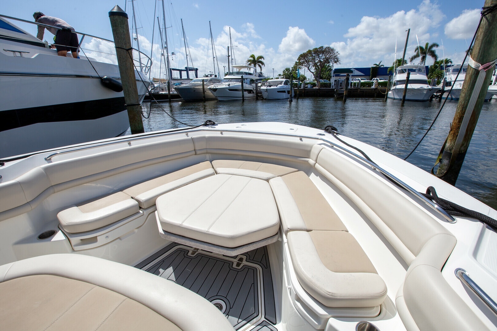 2019 Boston Whaler 380 Outrage - Image 9
